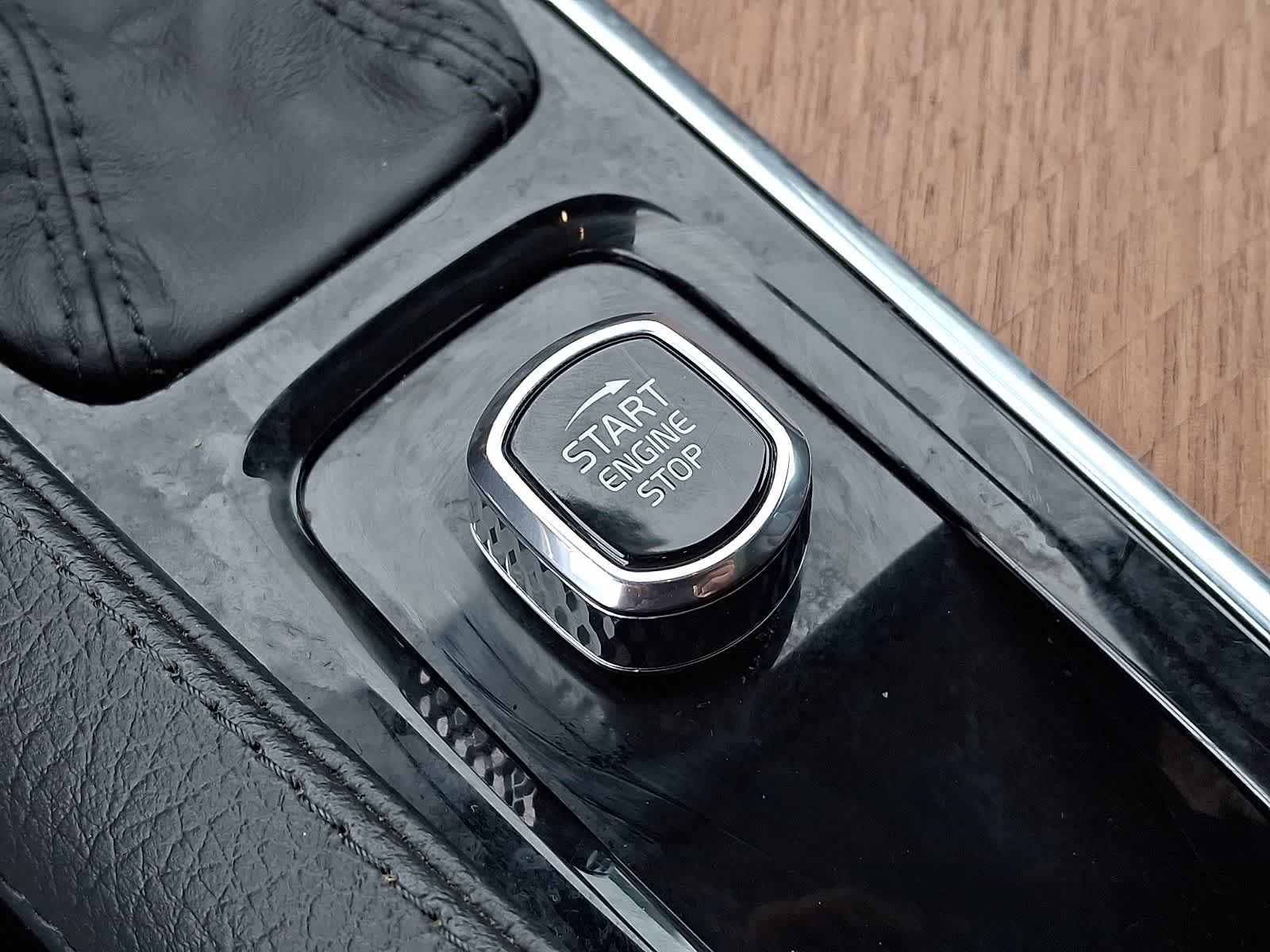 Thumbnail: 2022 Volvo XC90 - 24