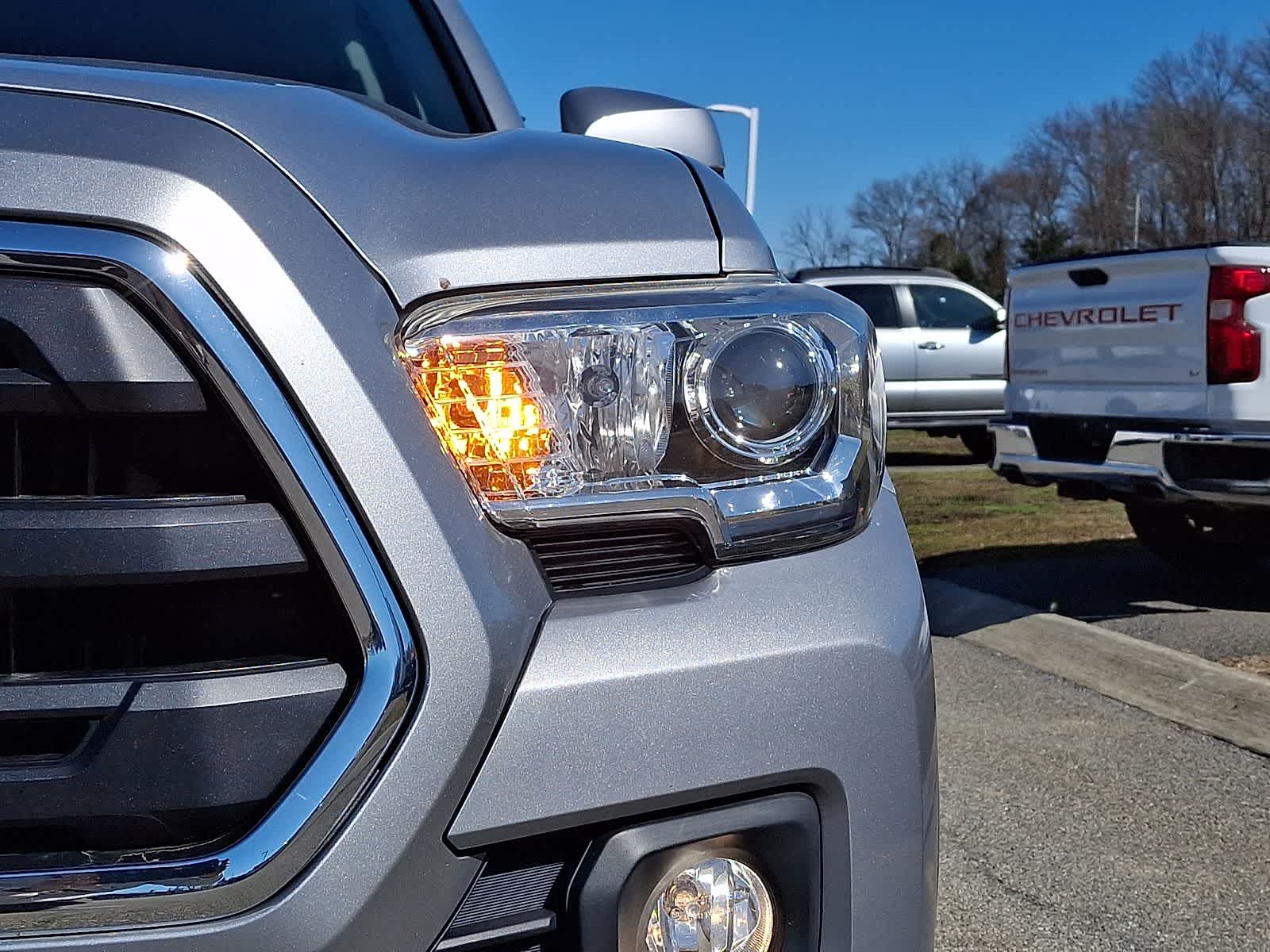 Thumbnail: 2018 Toyota Tacoma - 11