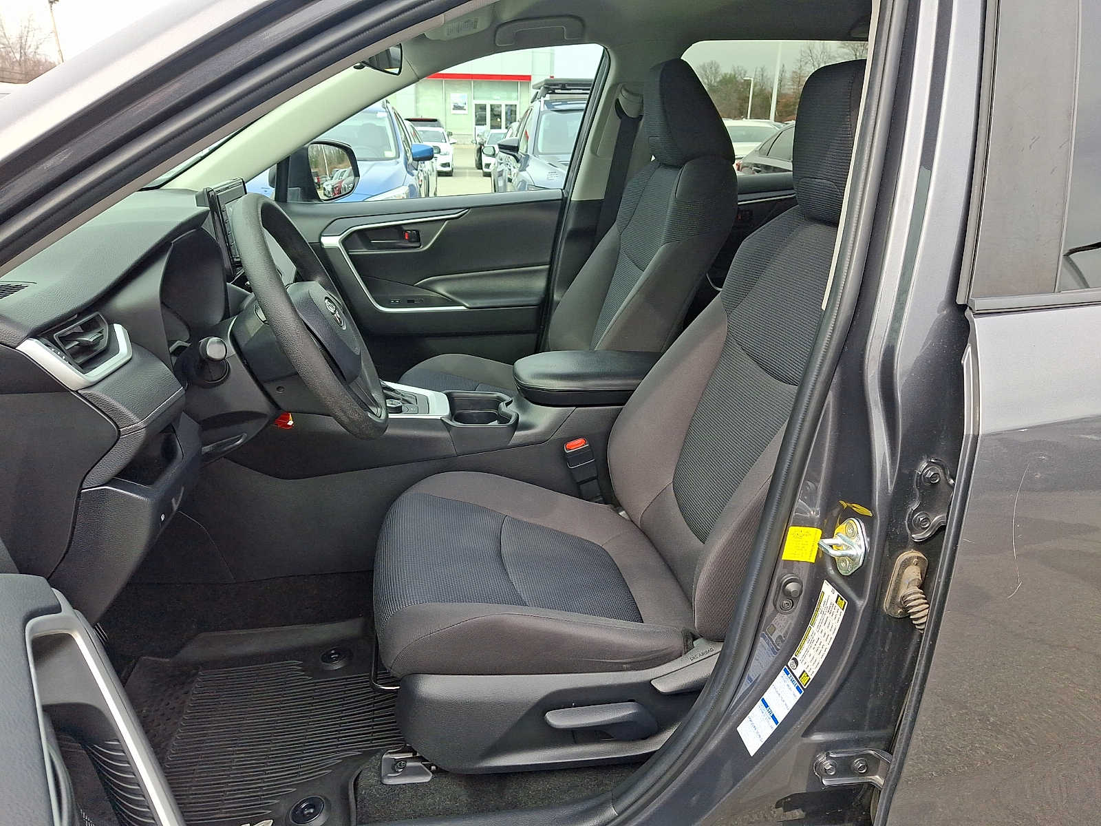 Thumbnail: 2020 Toyota RAV4 - 16