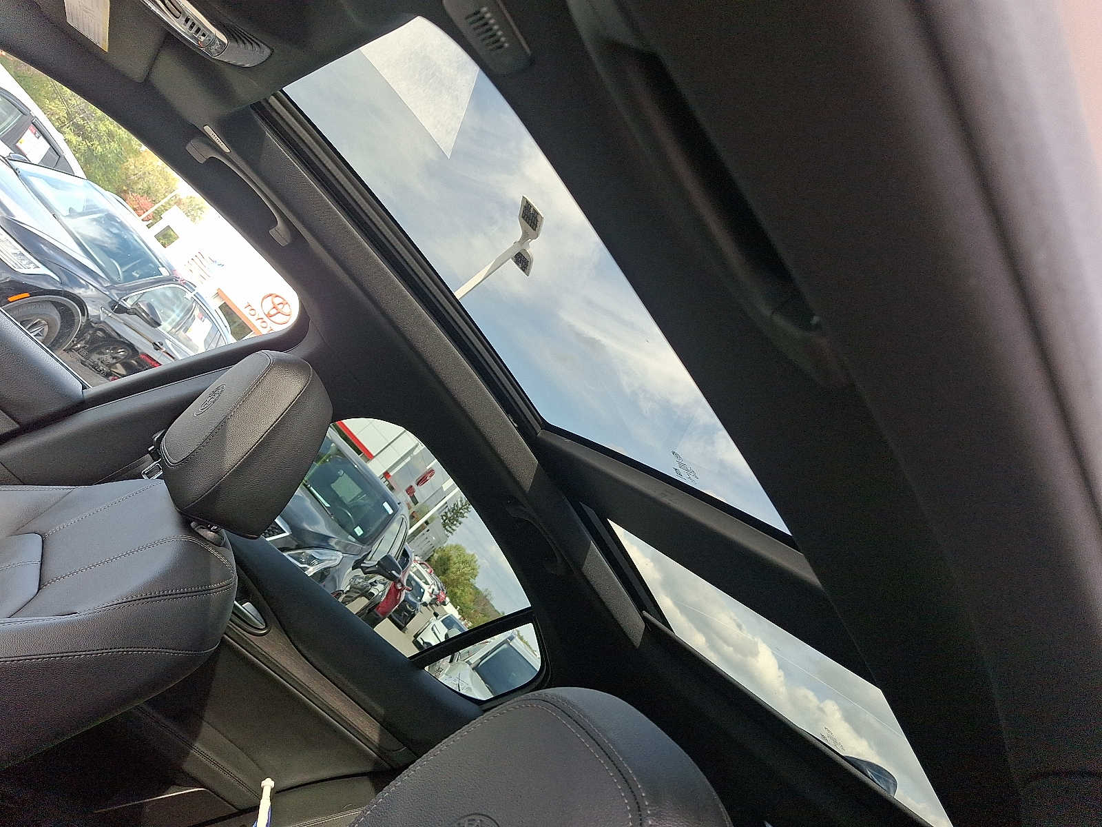 Thumbnail: 2023 Alfa Romeo Stelvio - 13