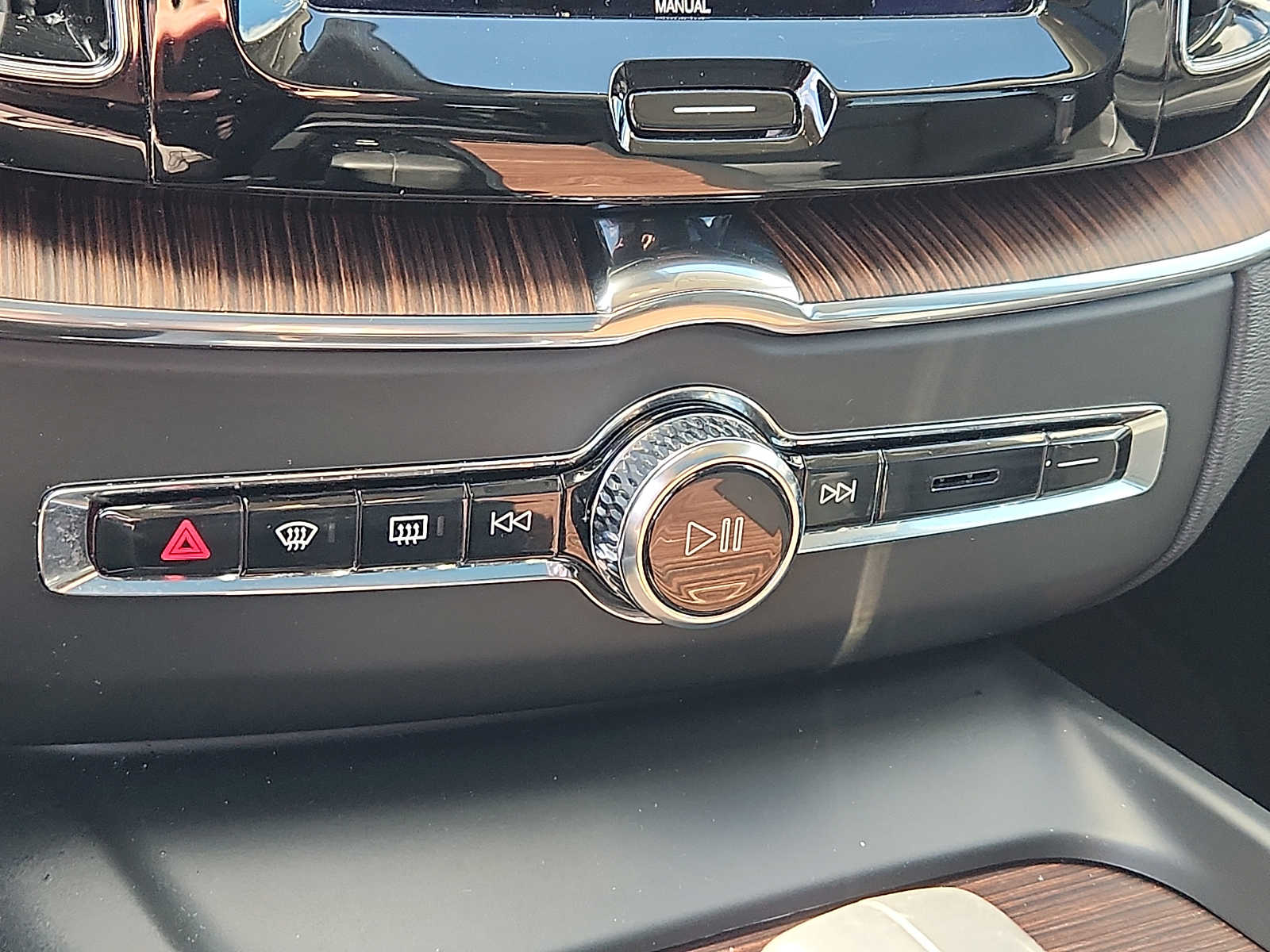 Thumbnail: 2022 Volvo XC60 - 17