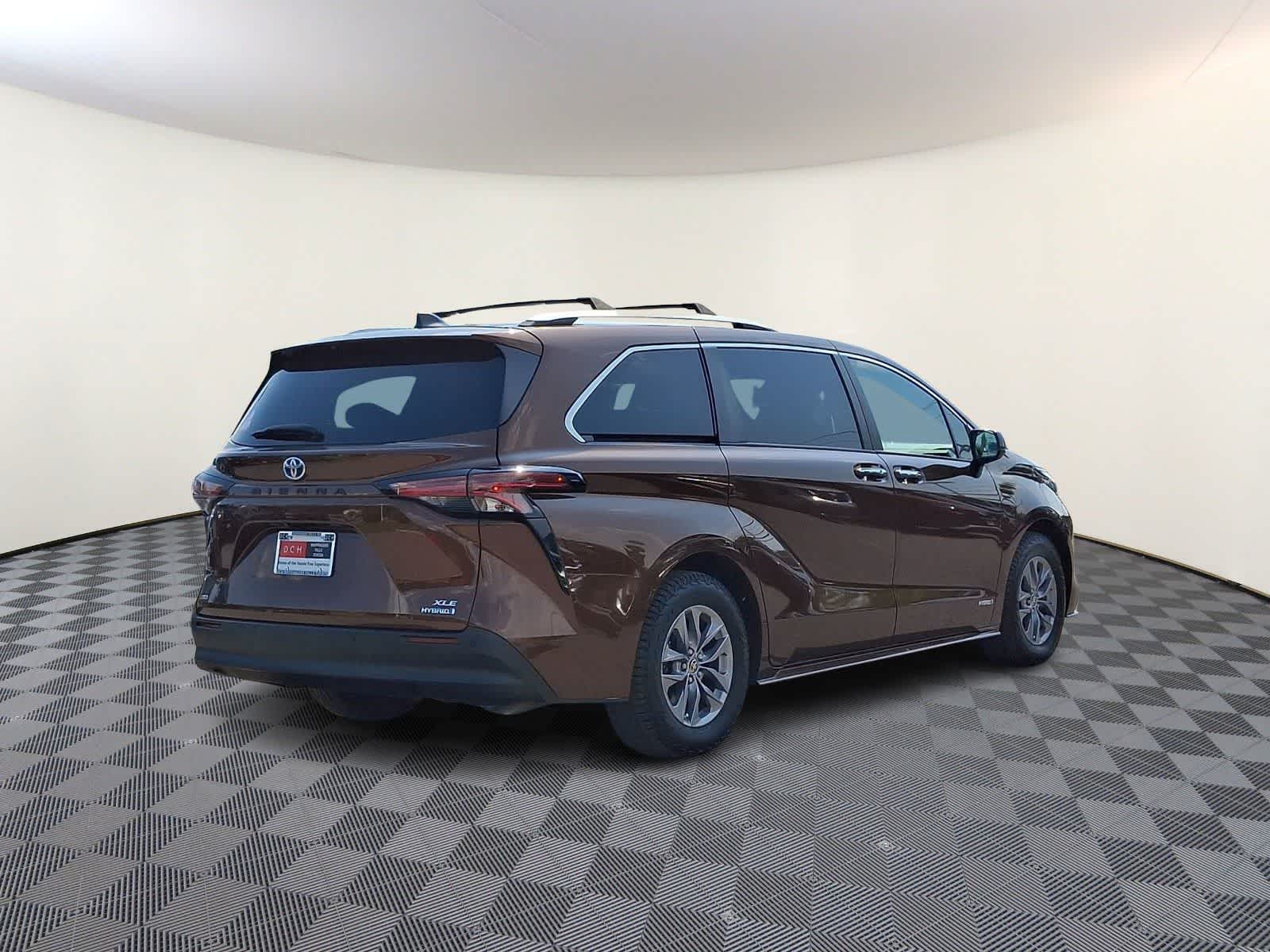 Thumbnail: 2021 Toyota Sienna - 6