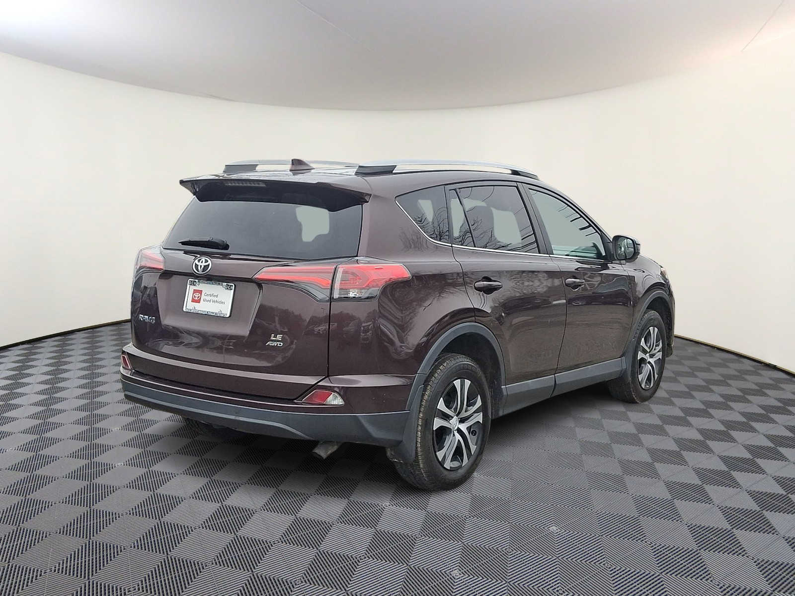 Thumbnail: 2017 Toyota RAV4 - 6