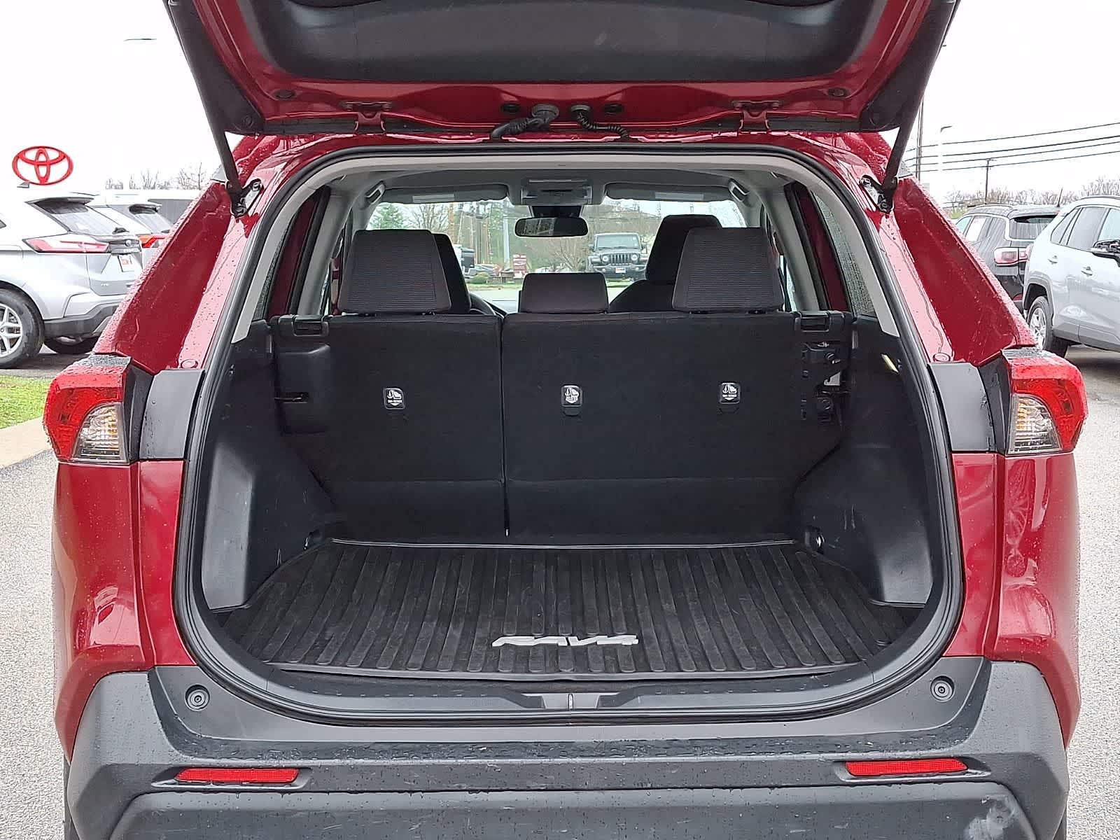 Thumbnail: 2022 Toyota RAV4 - 31