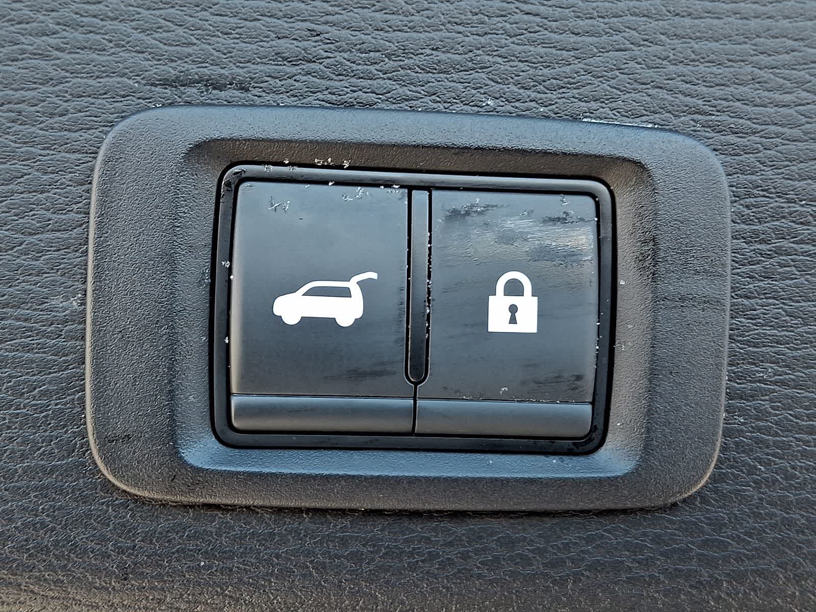 Thumbnail: 2024 Mitsubishi Outlander - 32