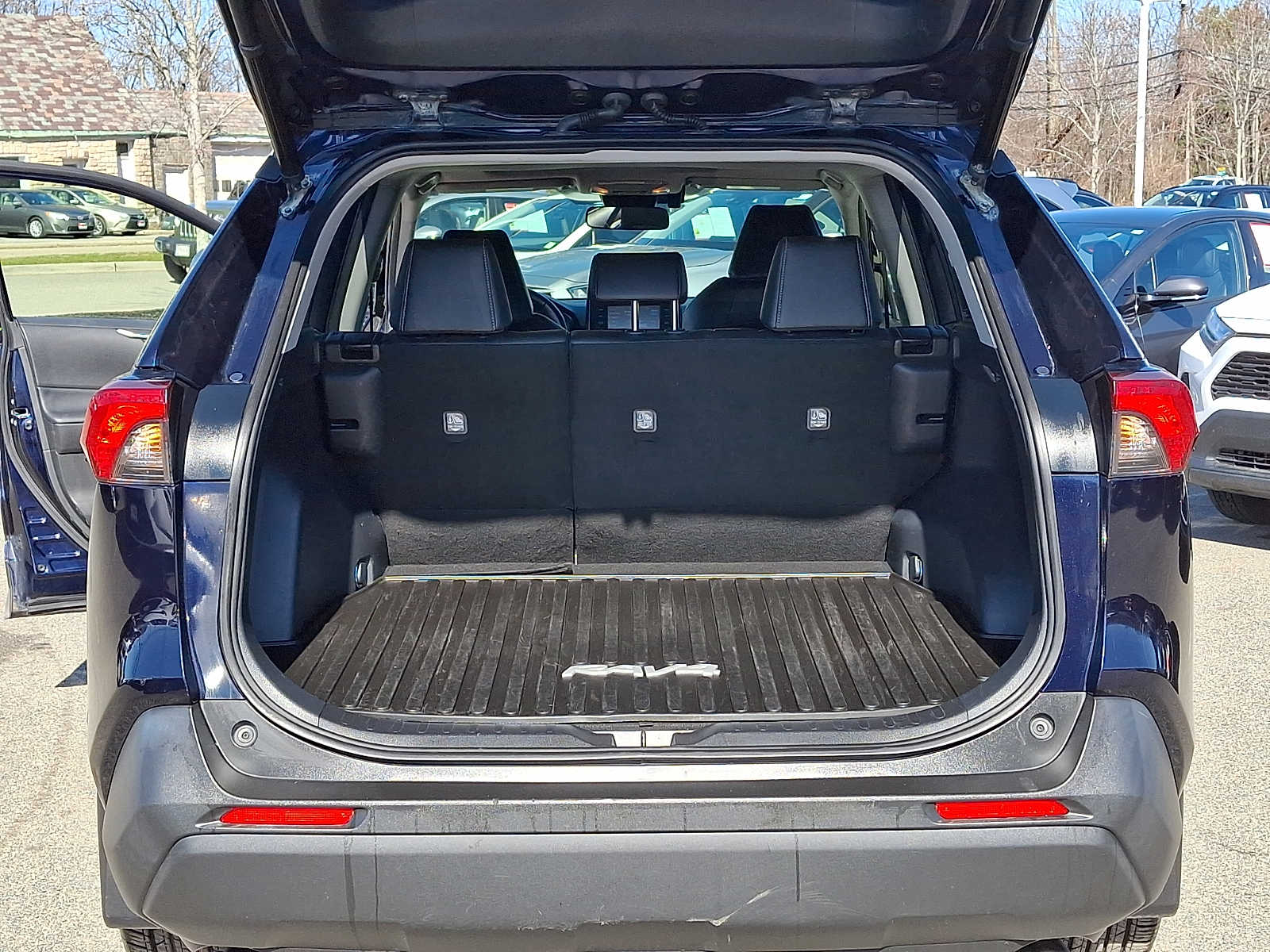 Thumbnail: 2021 Toyota RAV4 - 32