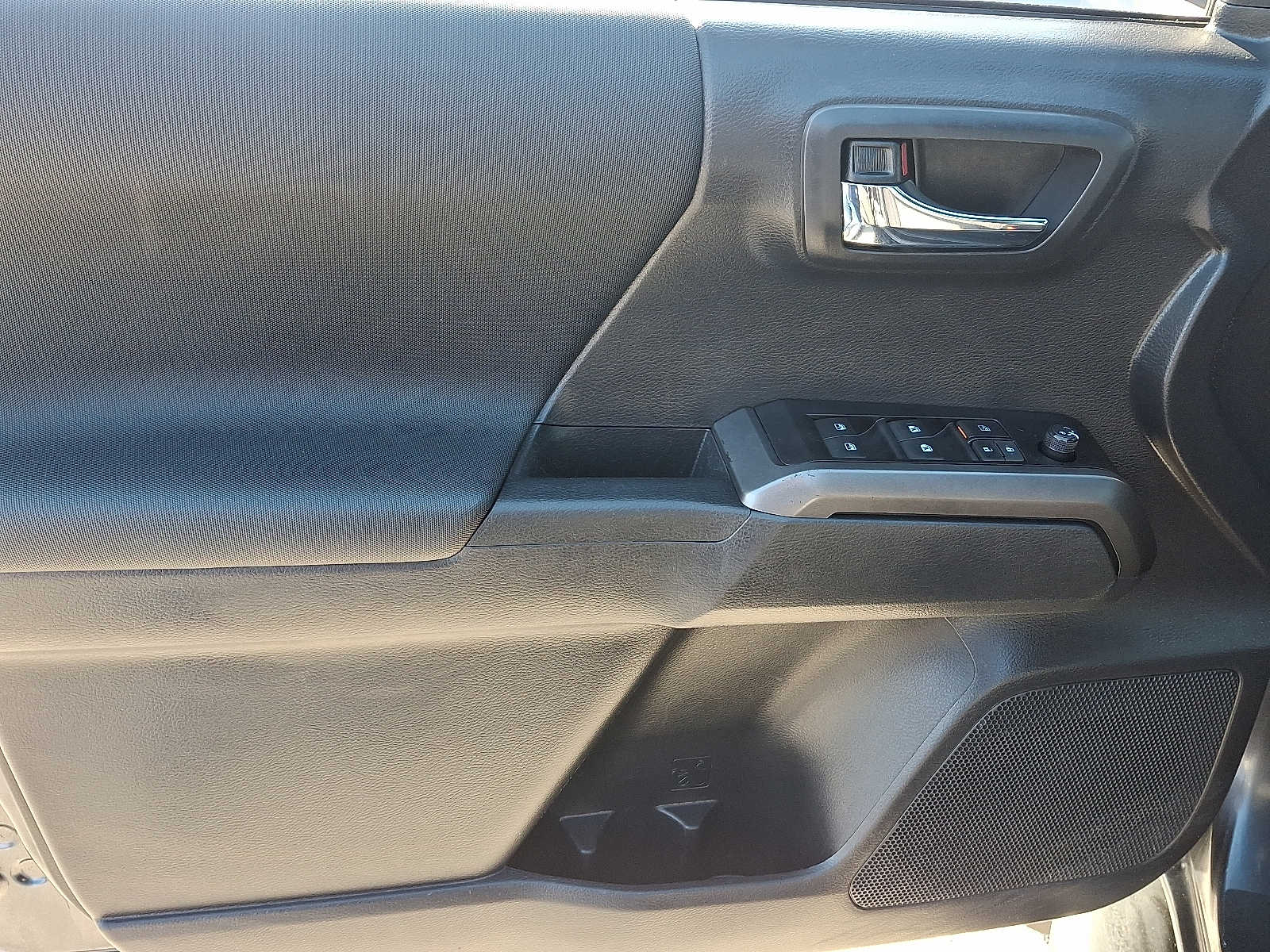 Thumbnail: 2023 Toyota Tacoma - 13