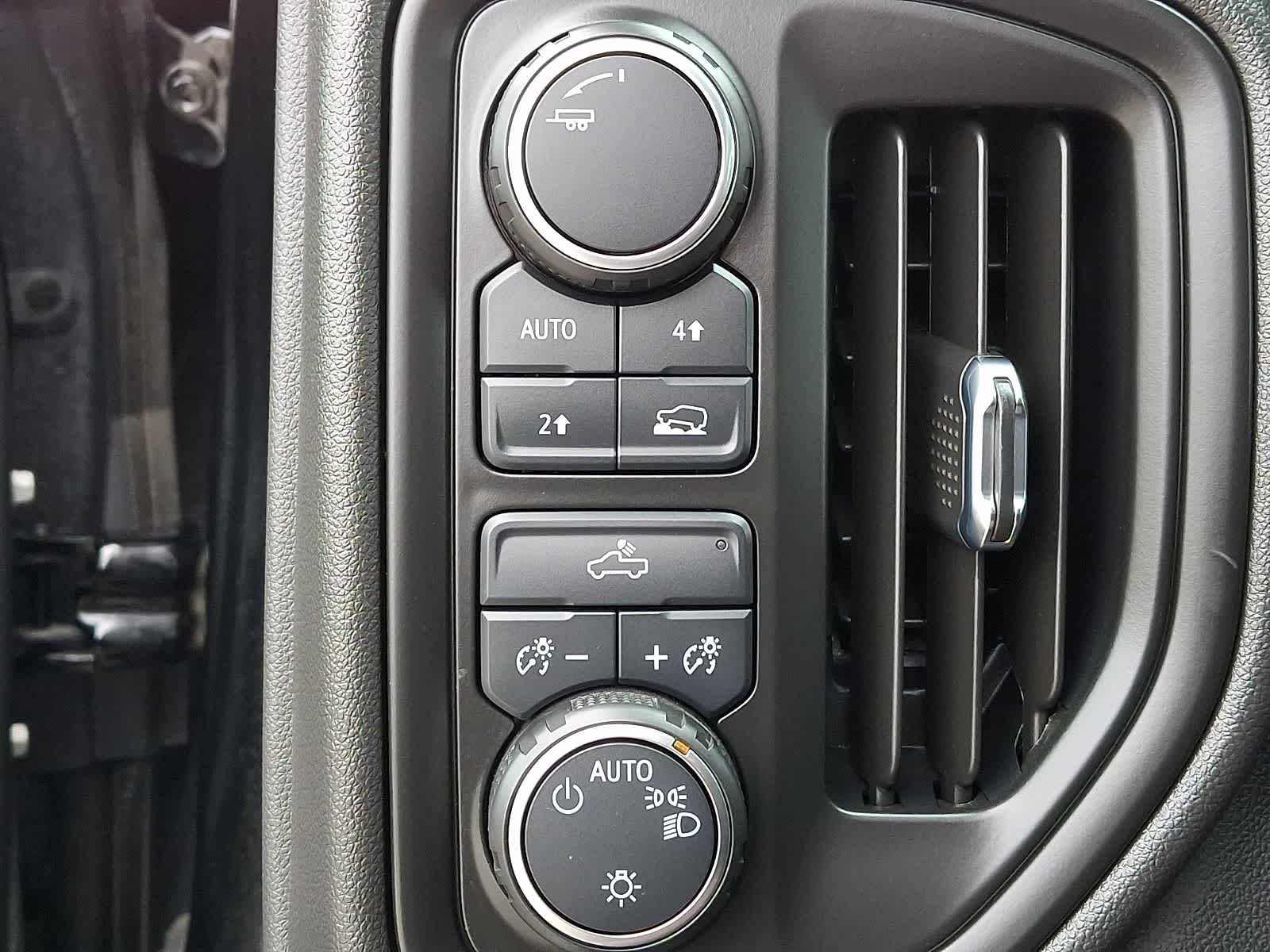 Thumbnail: 2023 Chevrolet Silverado 1500 - 27