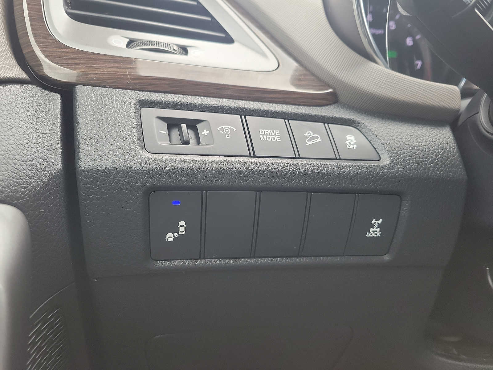 Thumbnail: 2017 Hyundai Santa Fe - 27