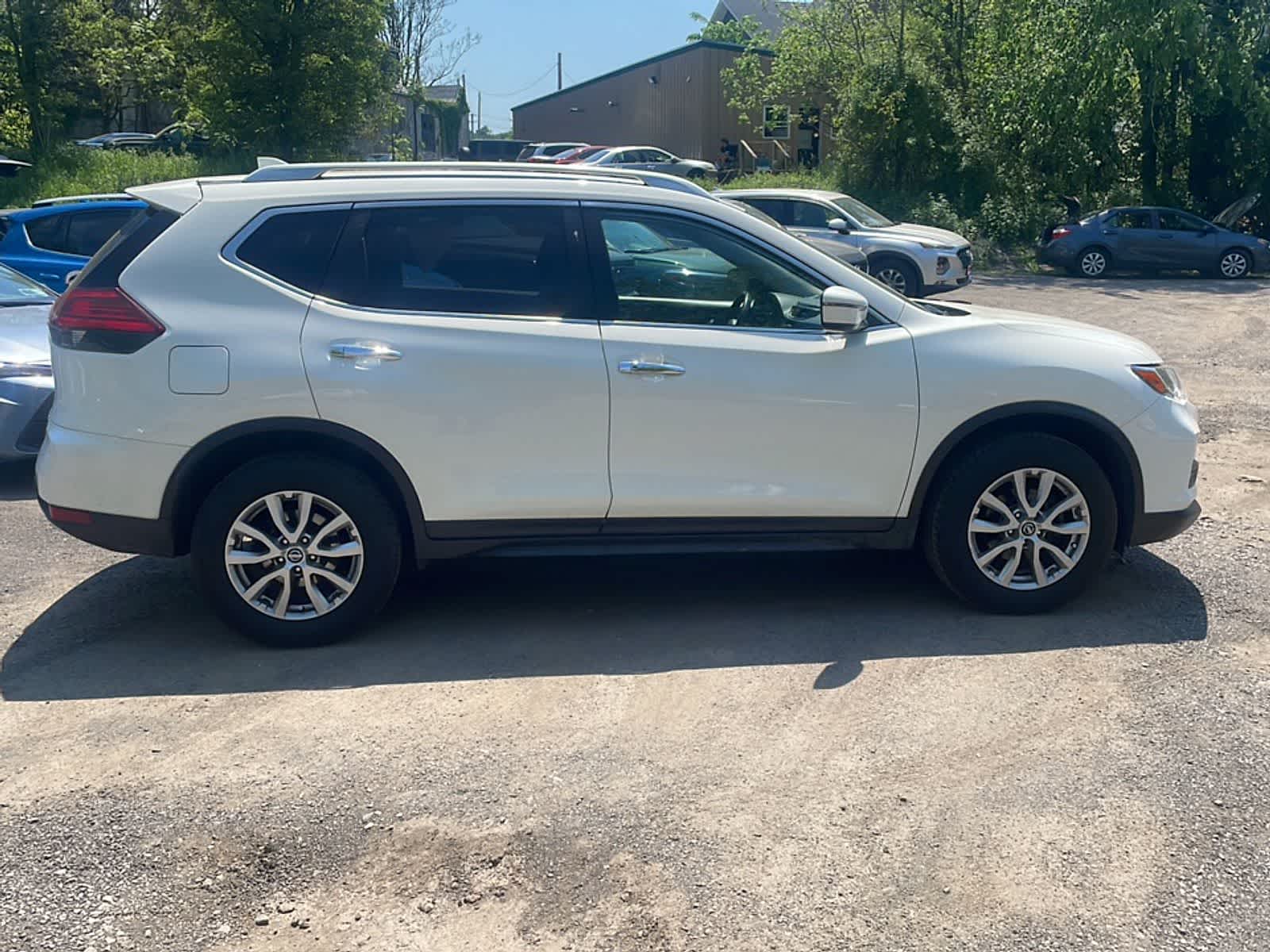 Thumbnail: 2017 Nissan Rogue - 9