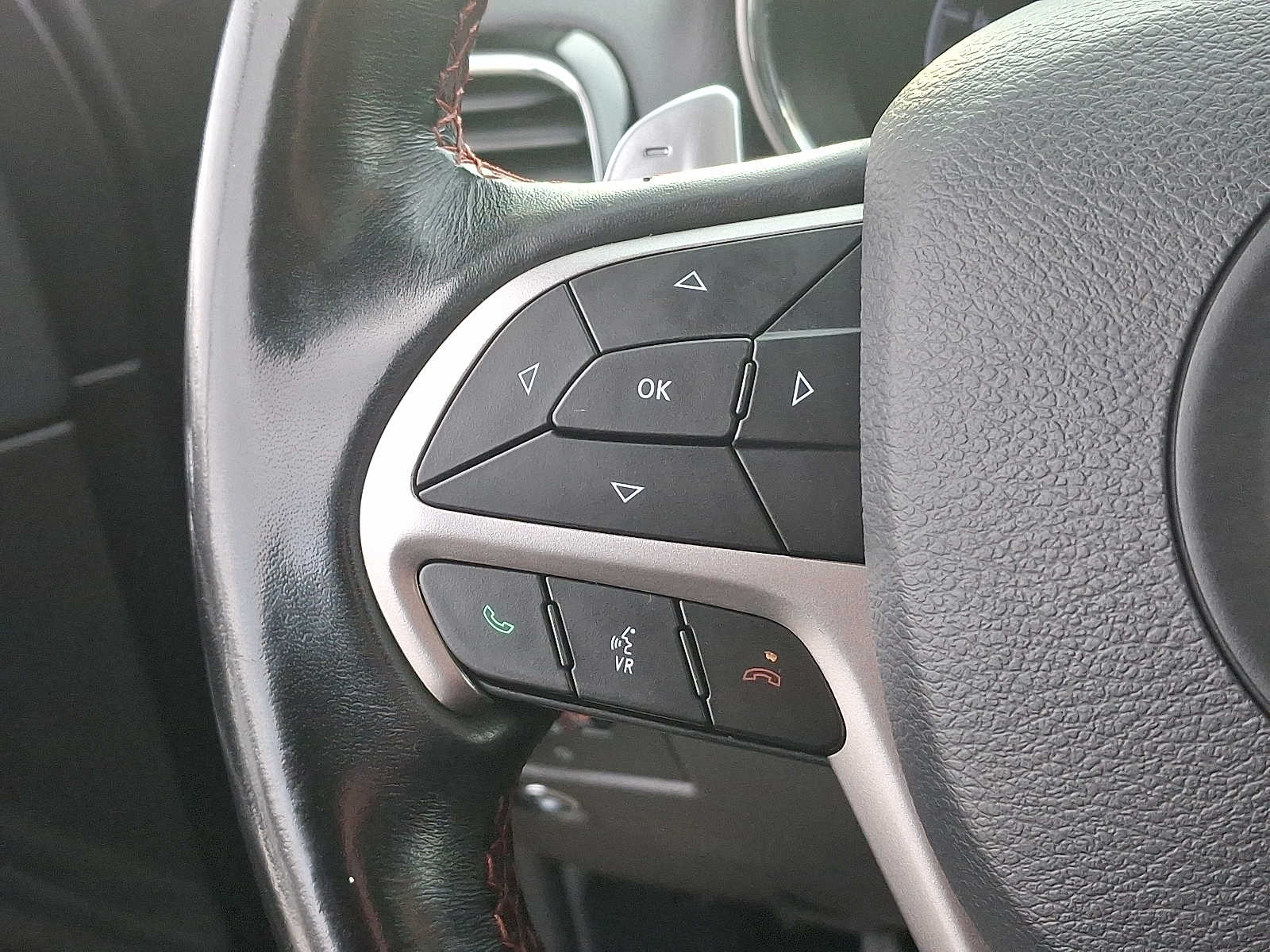 Thumbnail: 2020 Jeep Grand Cherokee - 24