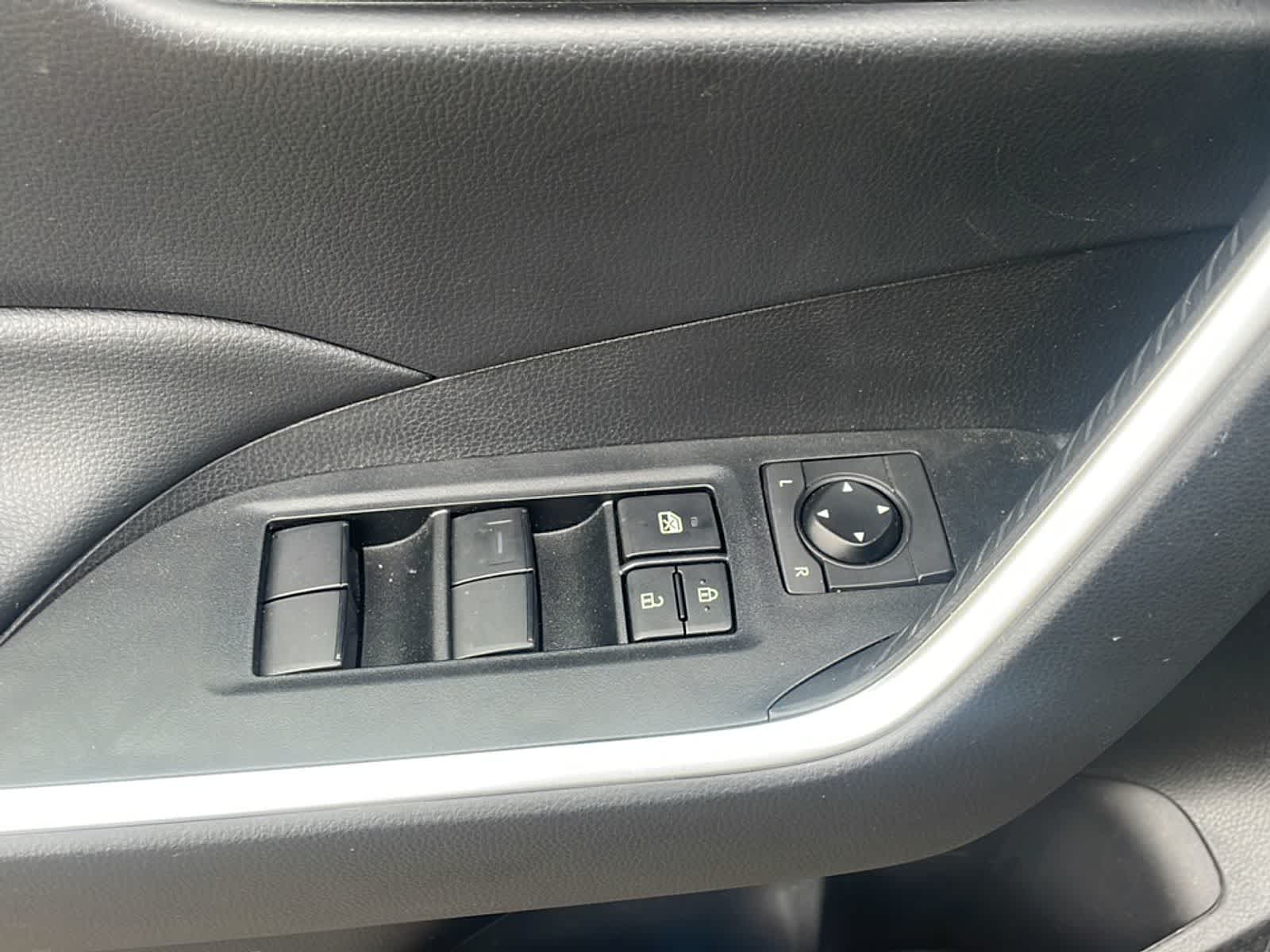 Thumbnail: 2023 Toyota RAV4 - 14