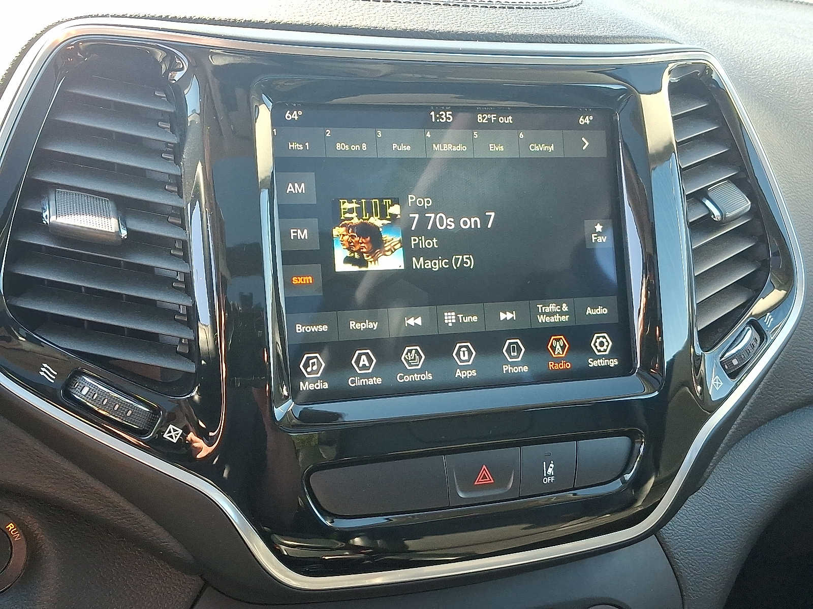 Thumbnail: 2022 Jeep Cherokee - 15