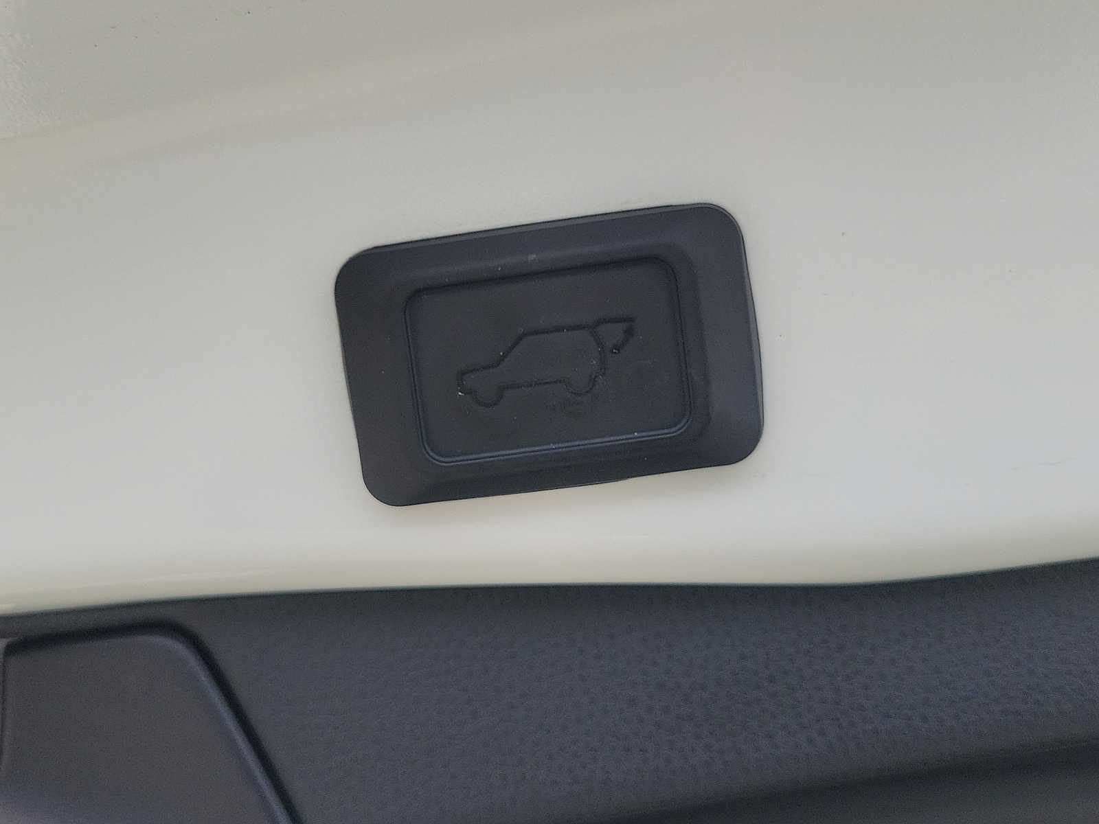 Thumbnail: 2023 Toyota RAV4 - 32