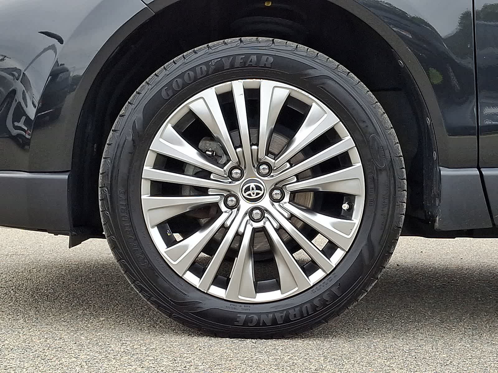 Thumbnail: 2021 Toyota Venza - 11