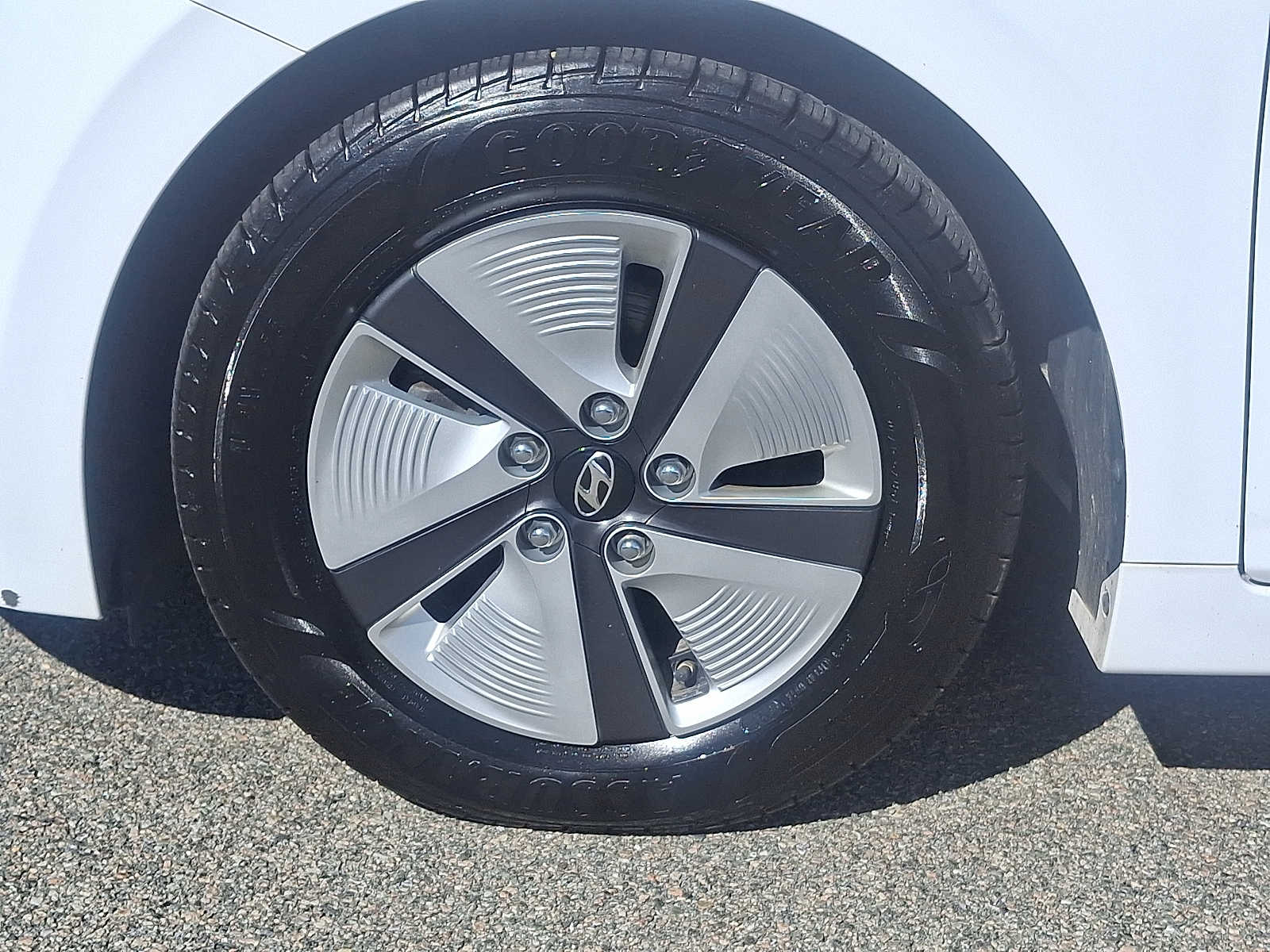 Thumbnail: 2019 Hyundai Ioniq - 9