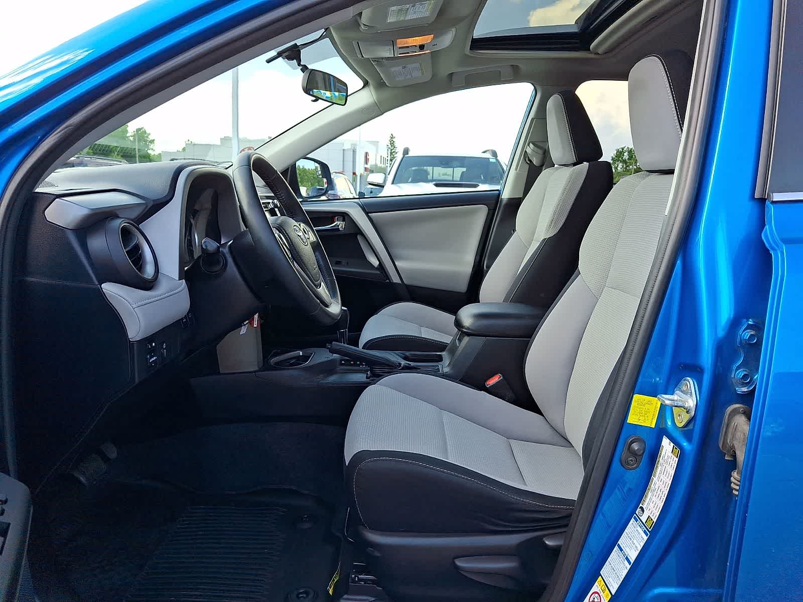 Thumbnail: 2016 Toyota RAV4 - 16