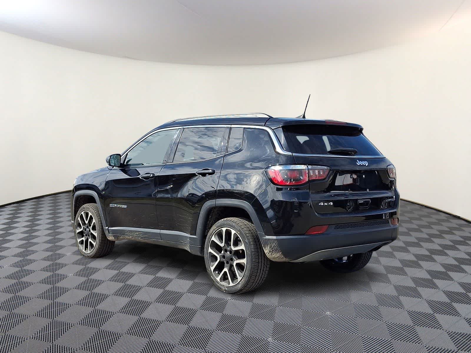 Thumbnail: 2017 Jeep Compass - 7