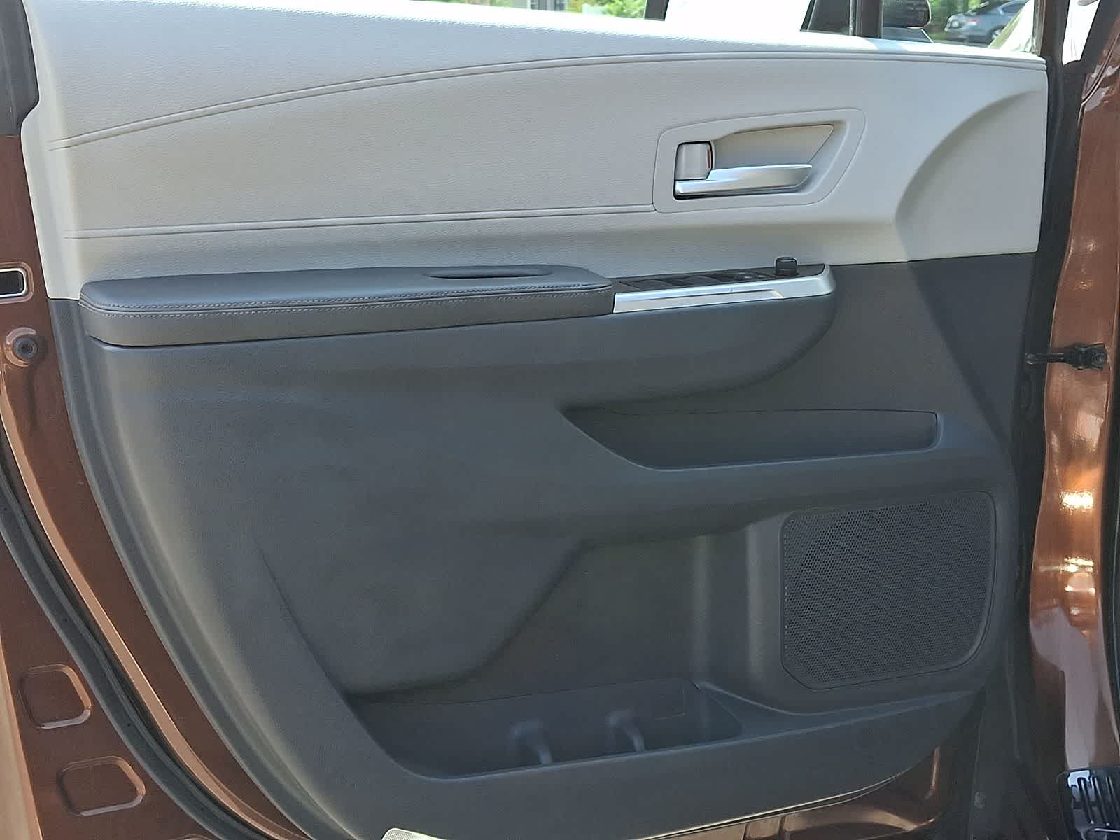 Thumbnail: 2021 Toyota Sienna - 16