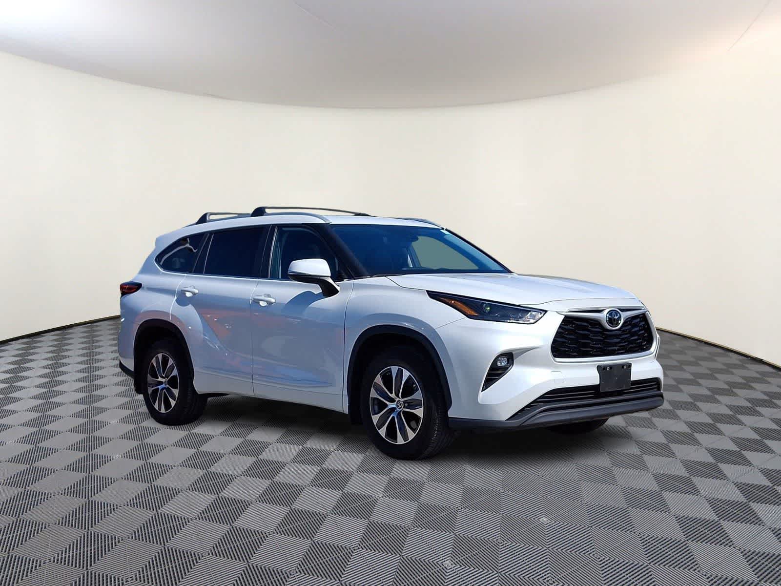 Thumbnail: 2023 Toyota Highlander - 5
