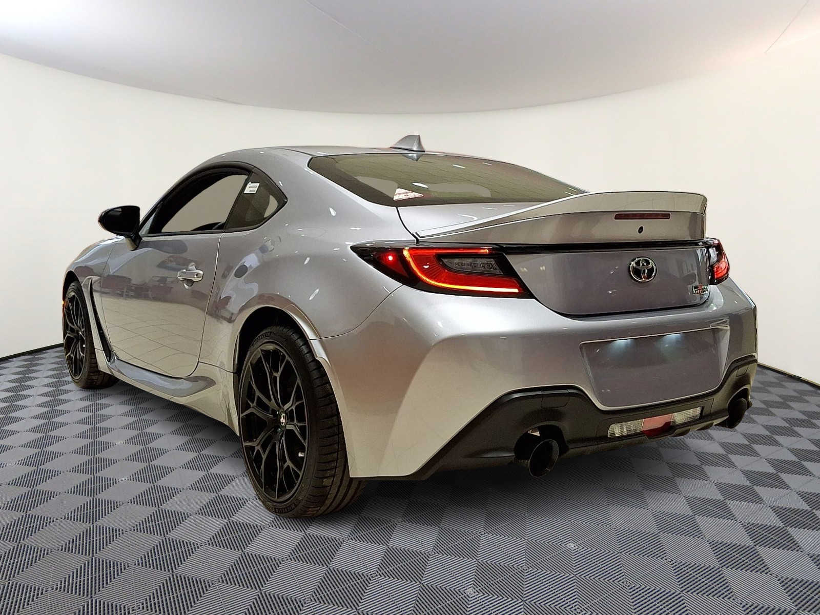 Thumbnail: 2025 Toyota GR86 - 6