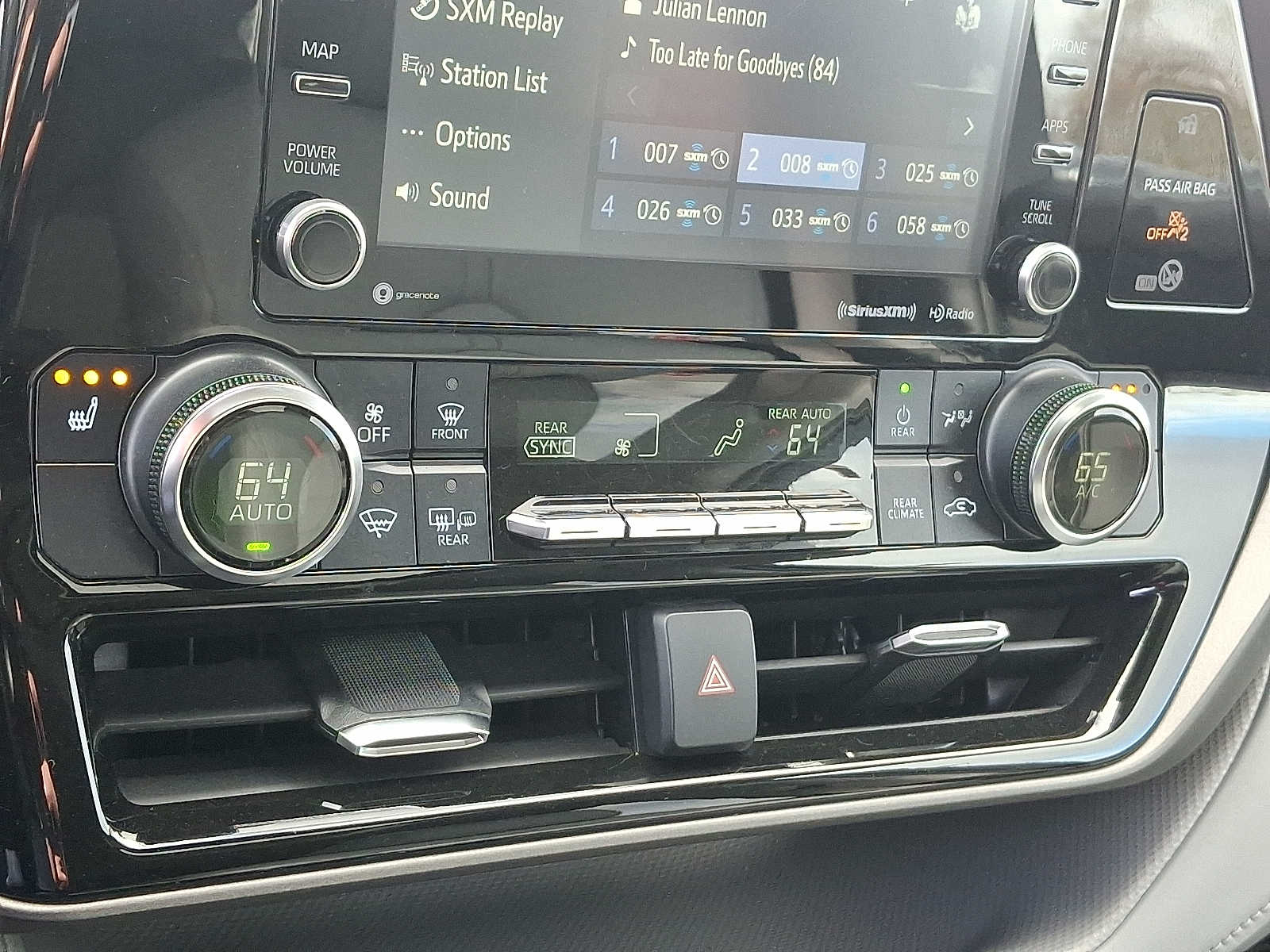 Thumbnail: 2022 Toyota Highlander - 21