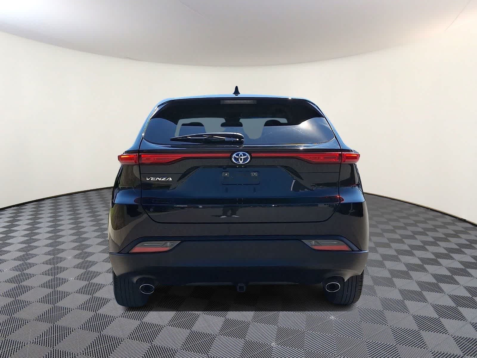 Thumbnail: 2023 Toyota Venza - 7