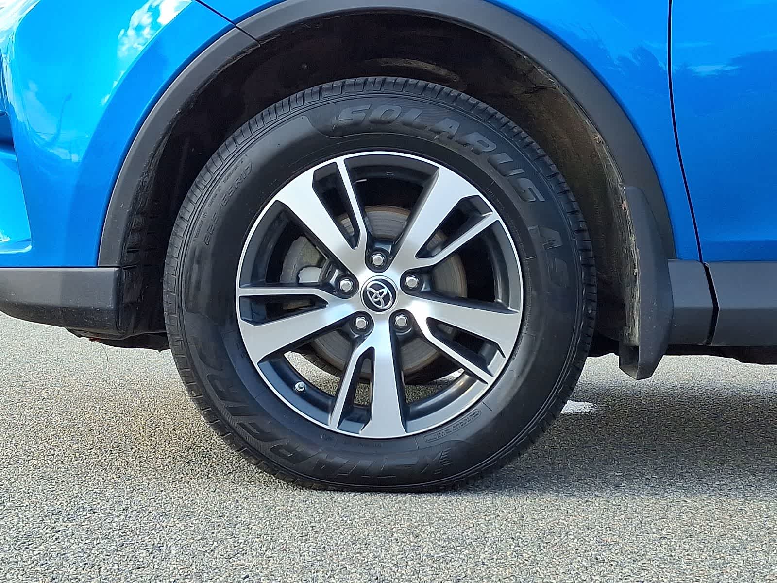 Thumbnail: 2016 Toyota RAV4 - 11