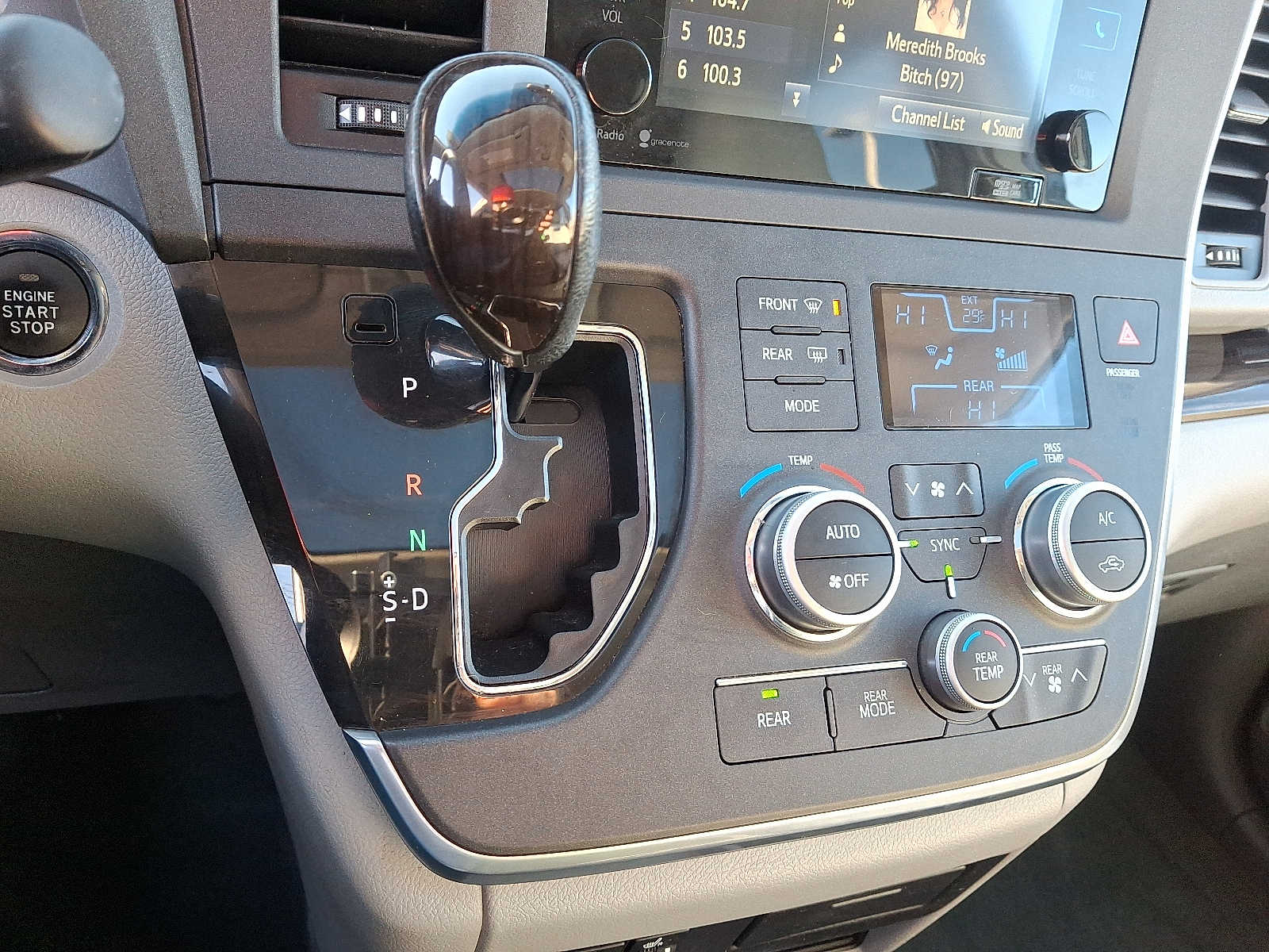 Thumbnail: 2015 Toyota Sienna - 19