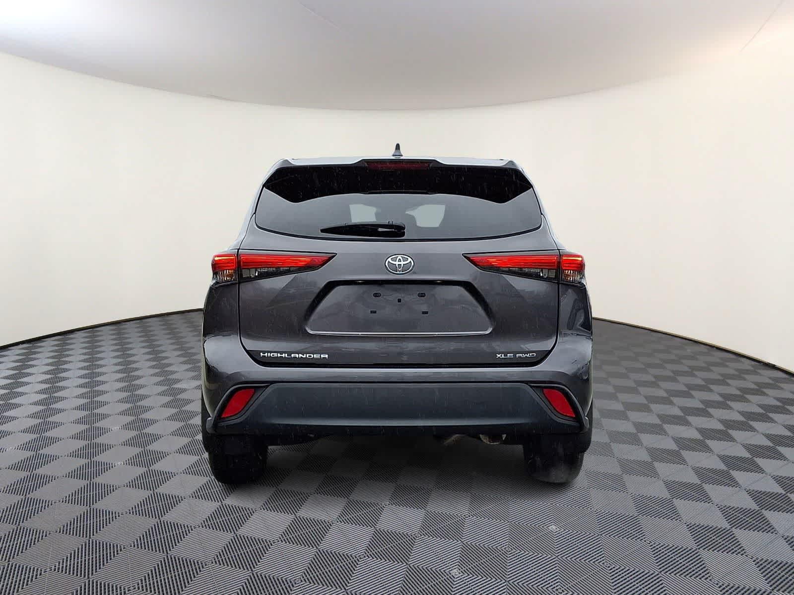 Thumbnail: 2022 Toyota Highlander - 7