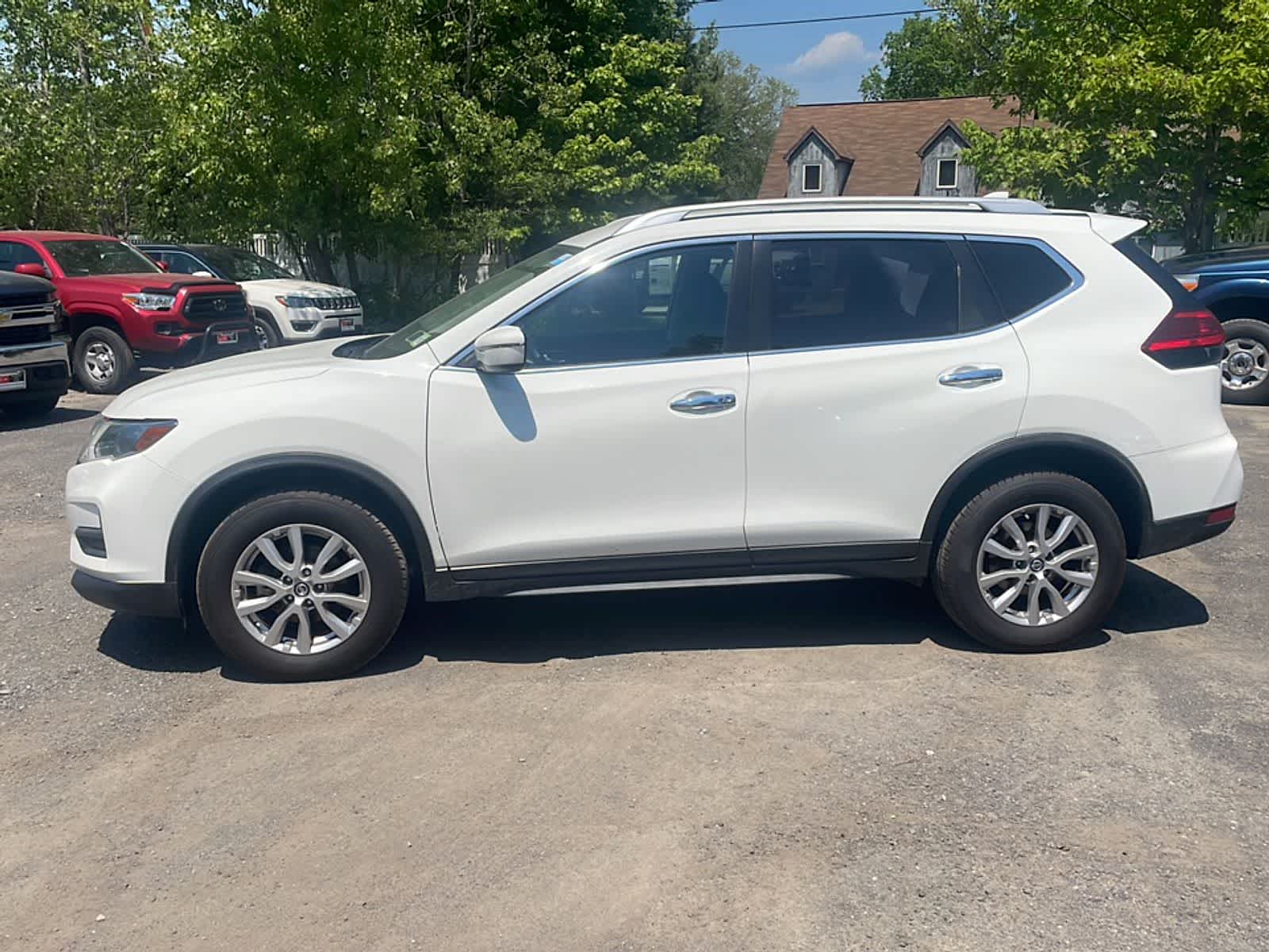 Thumbnail: 2017 Nissan Rogue - 4