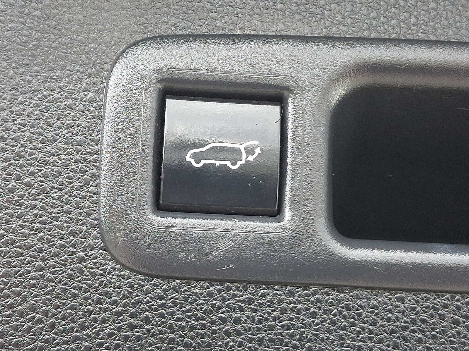 Thumbnail: 2022 Toyota Highlander - 30