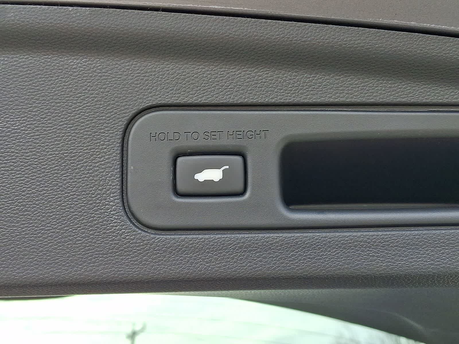 Thumbnail: 2023 Acura MDX - 33