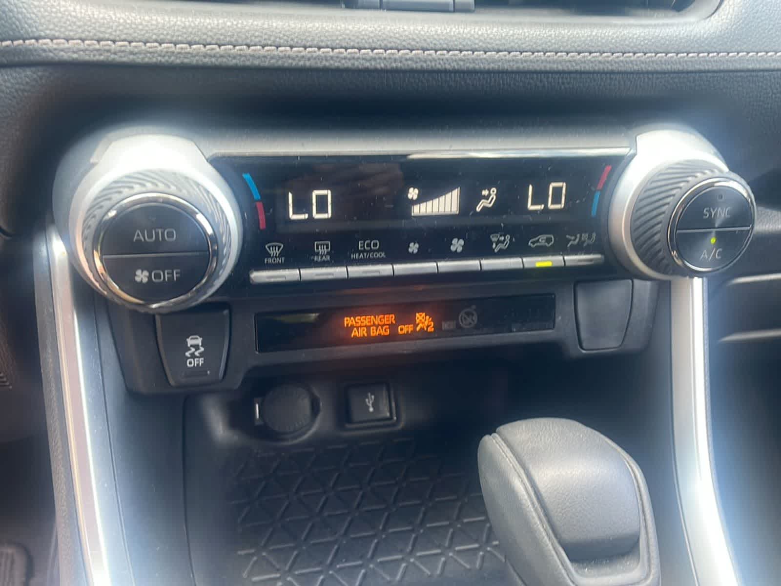 Thumbnail: 2020 Toyota RAV4 - 19