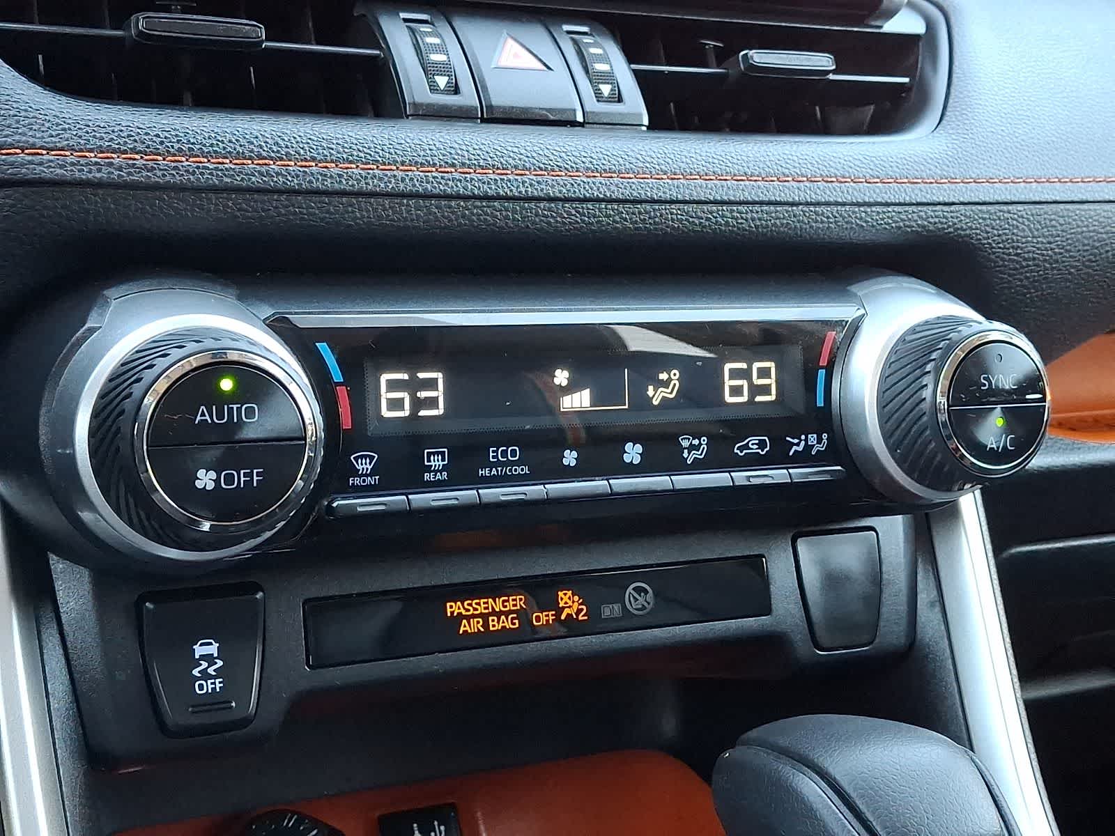 Thumbnail: 2019 Toyota RAV4 - 19