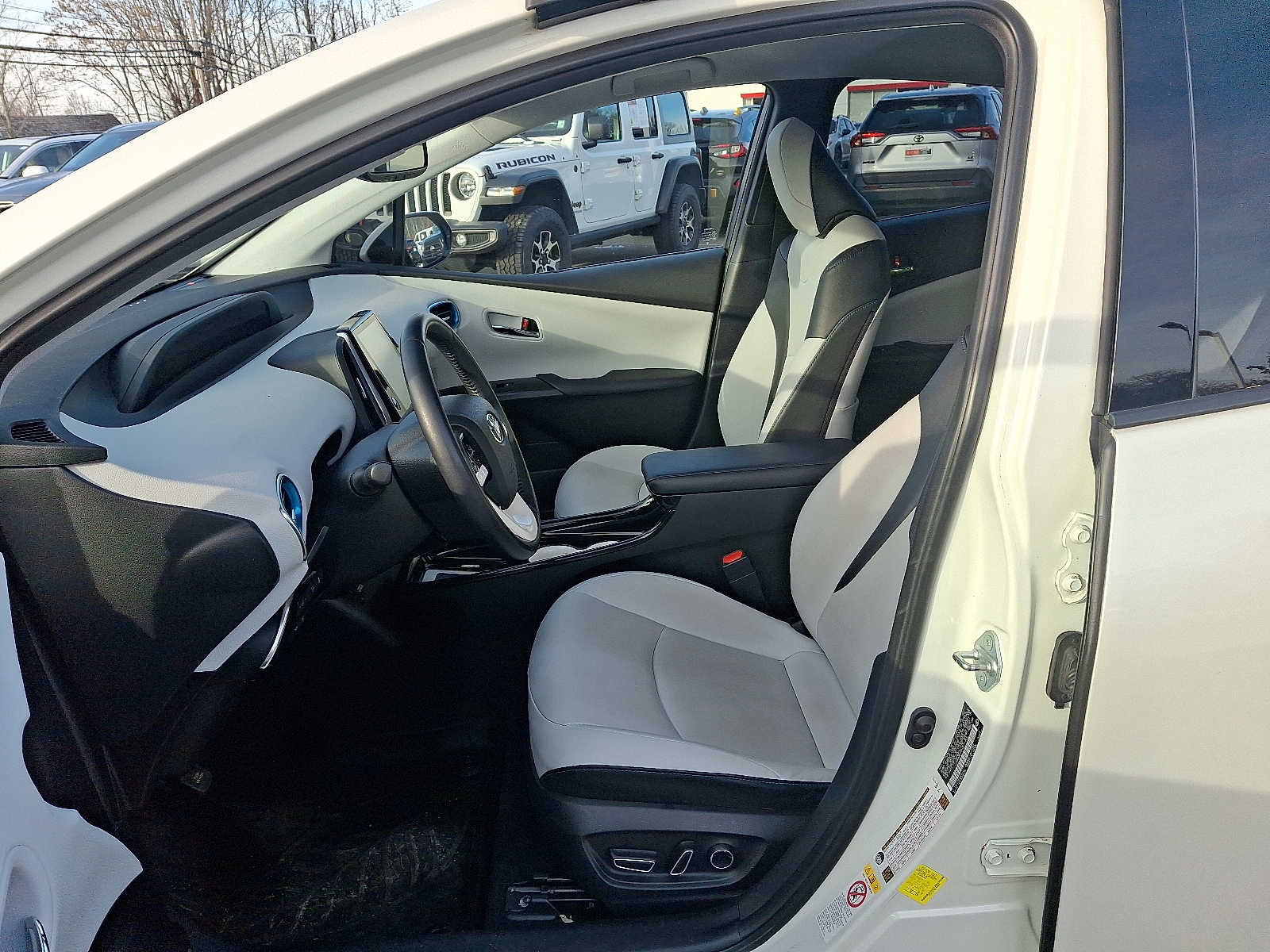 Thumbnail: 2017 Toyota Prius Prime - 15