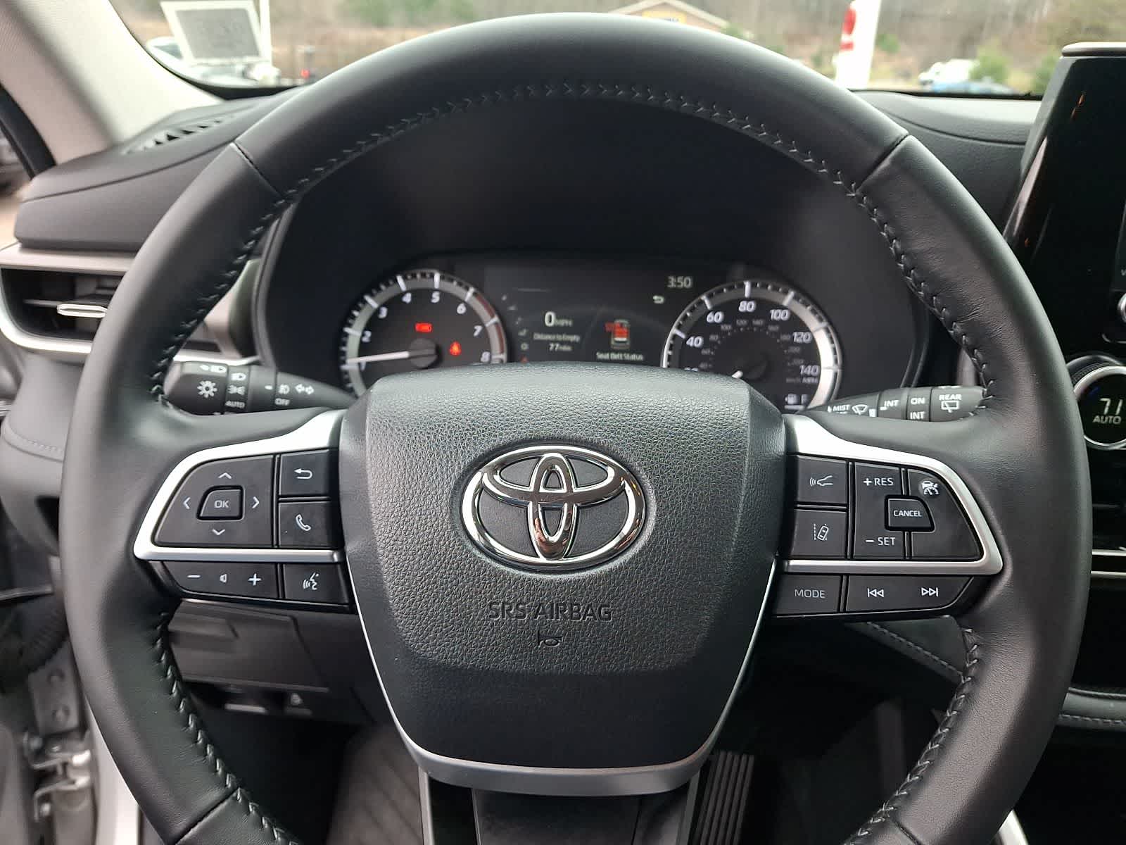 Thumbnail: 2023 Toyota Highlander - 22