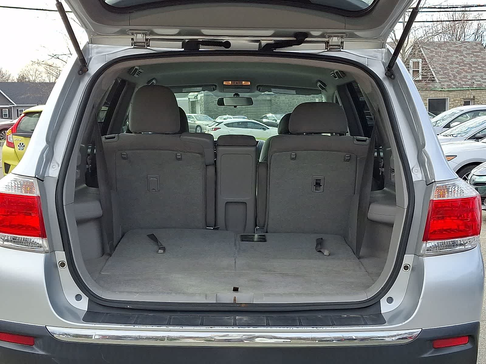 Thumbnail: 2013 Toyota Highlander - 29