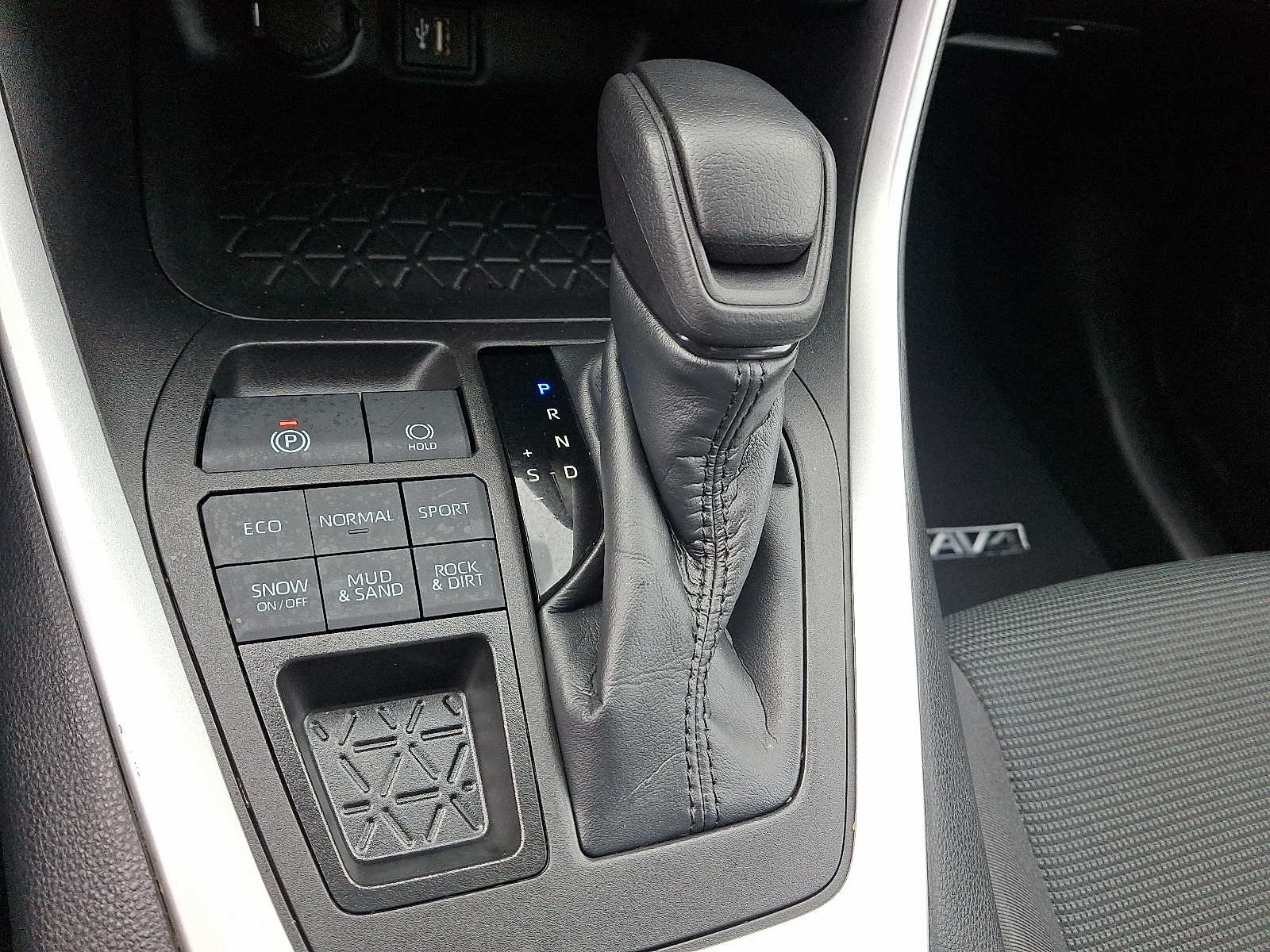 Thumbnail: 2023 Toyota RAV4 - 17