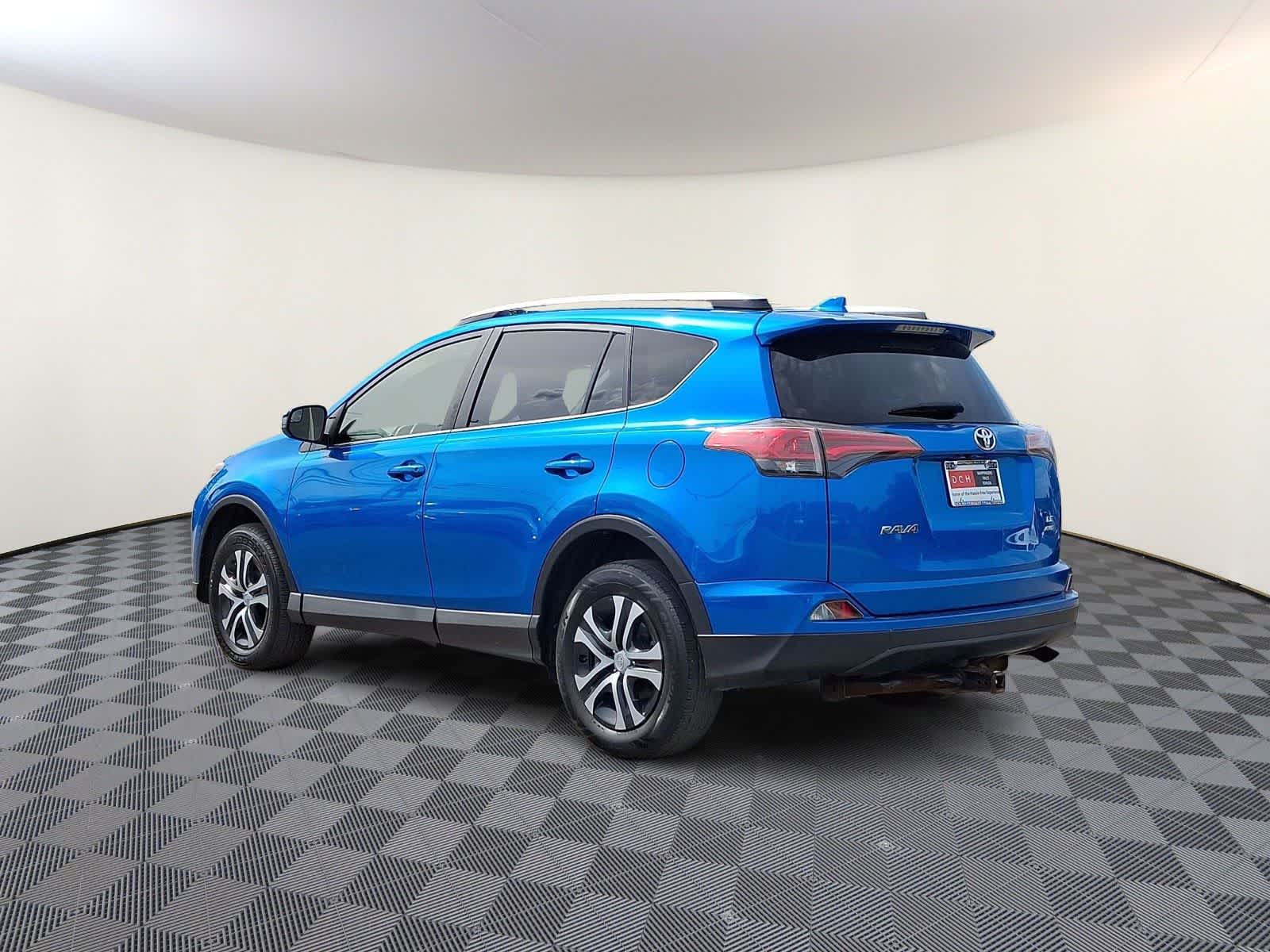 Thumbnail: 2016 Toyota RAV4 - 8