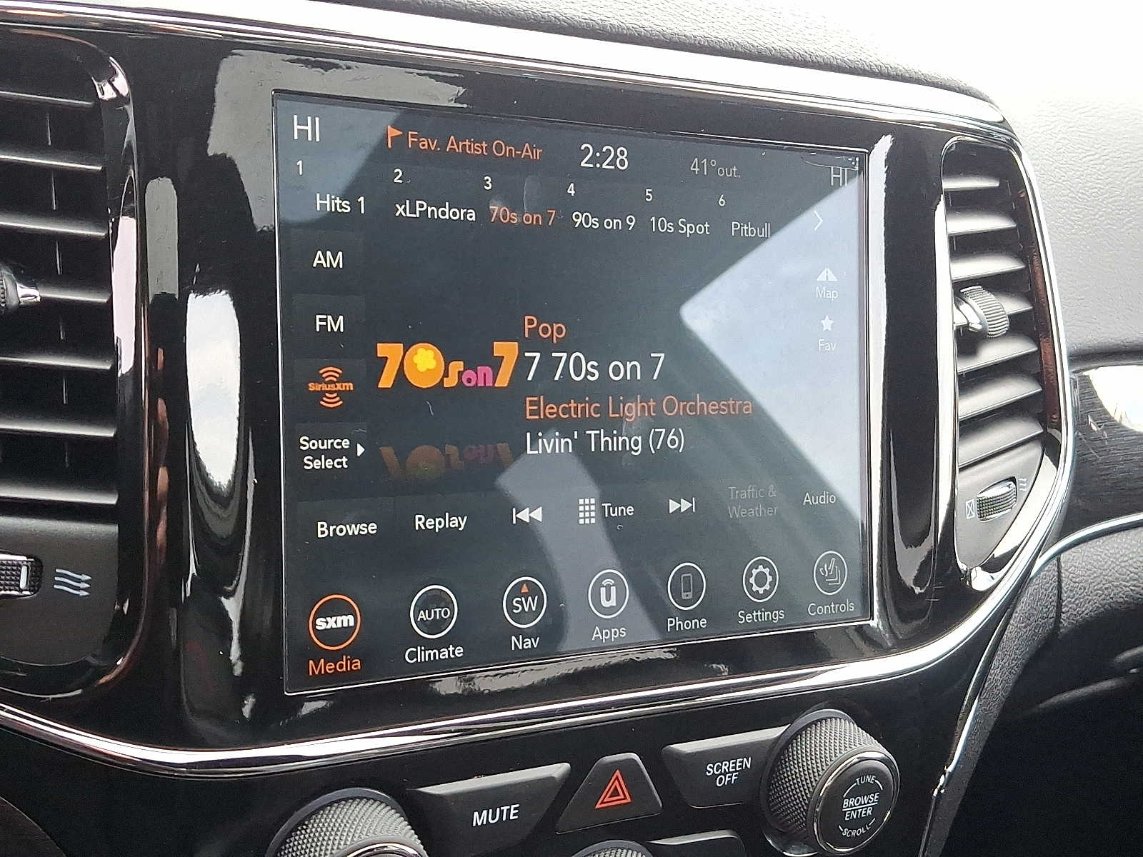 Thumbnail: 2020 Jeep Grand Cherokee - 20