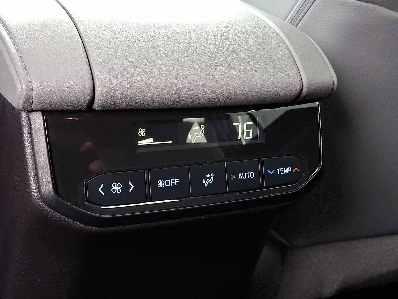 Thumbnail: 2022 Toyota Highlander - 14