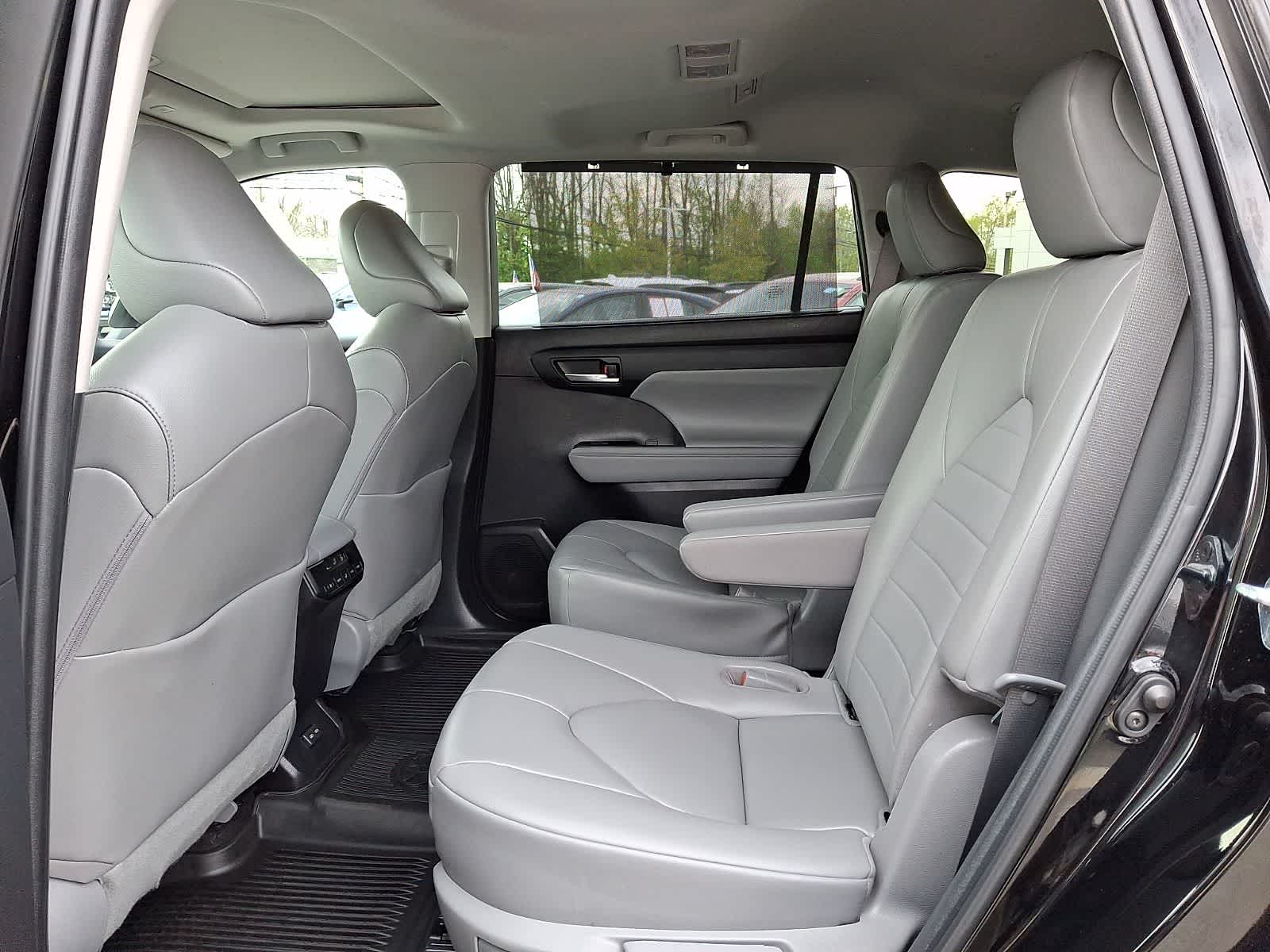 Thumbnail: 2023 Toyota Highlander - 12