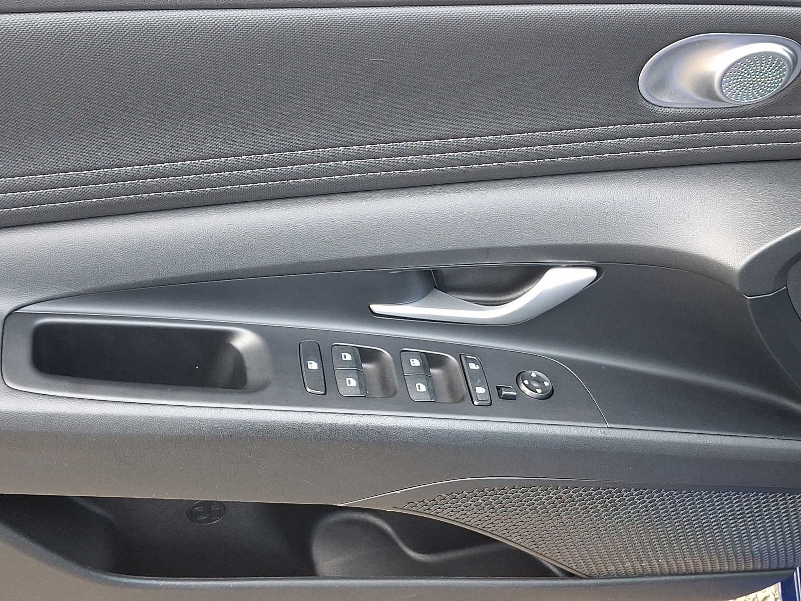 Thumbnail: 2023 Hyundai Elantra - 11