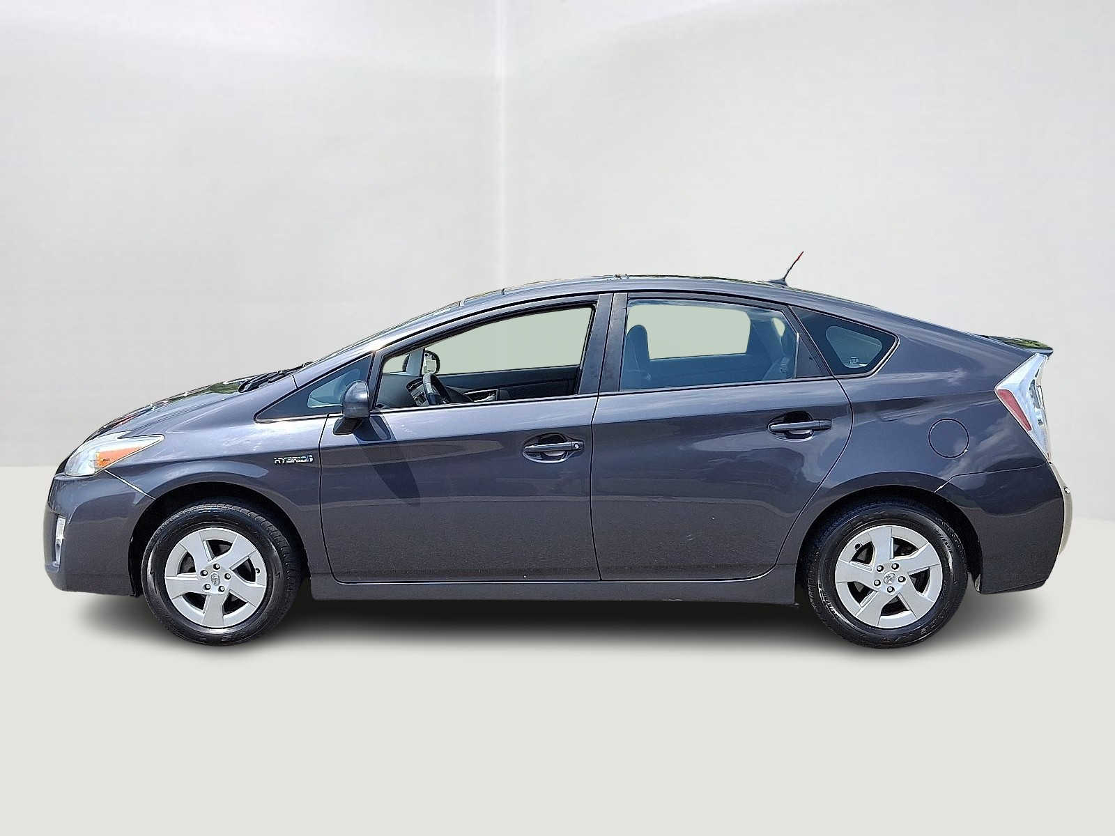 Thumbnail: 2011 Toyota Prius - 9