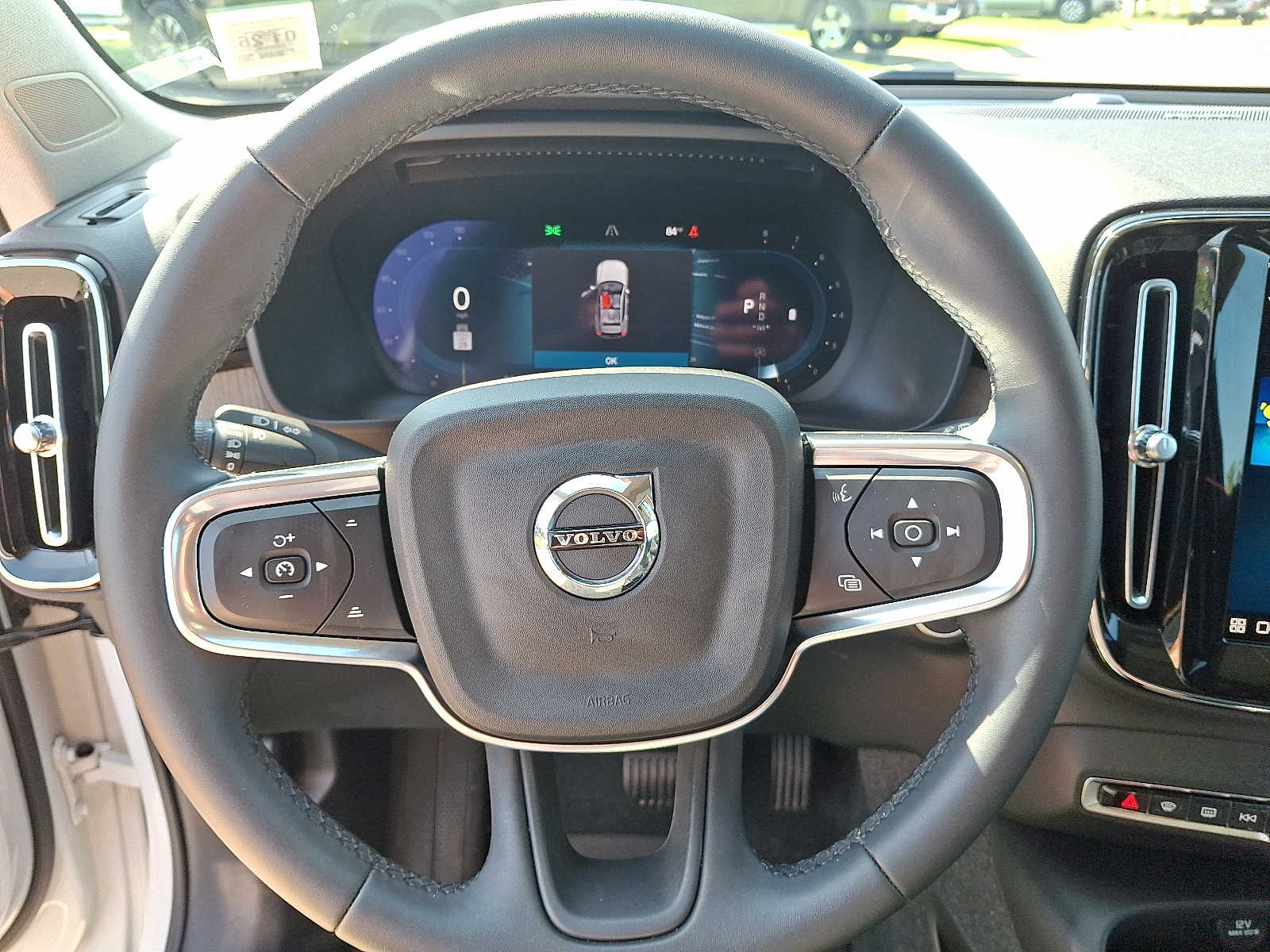 Thumbnail: 2024 Volvo XC40 - 19