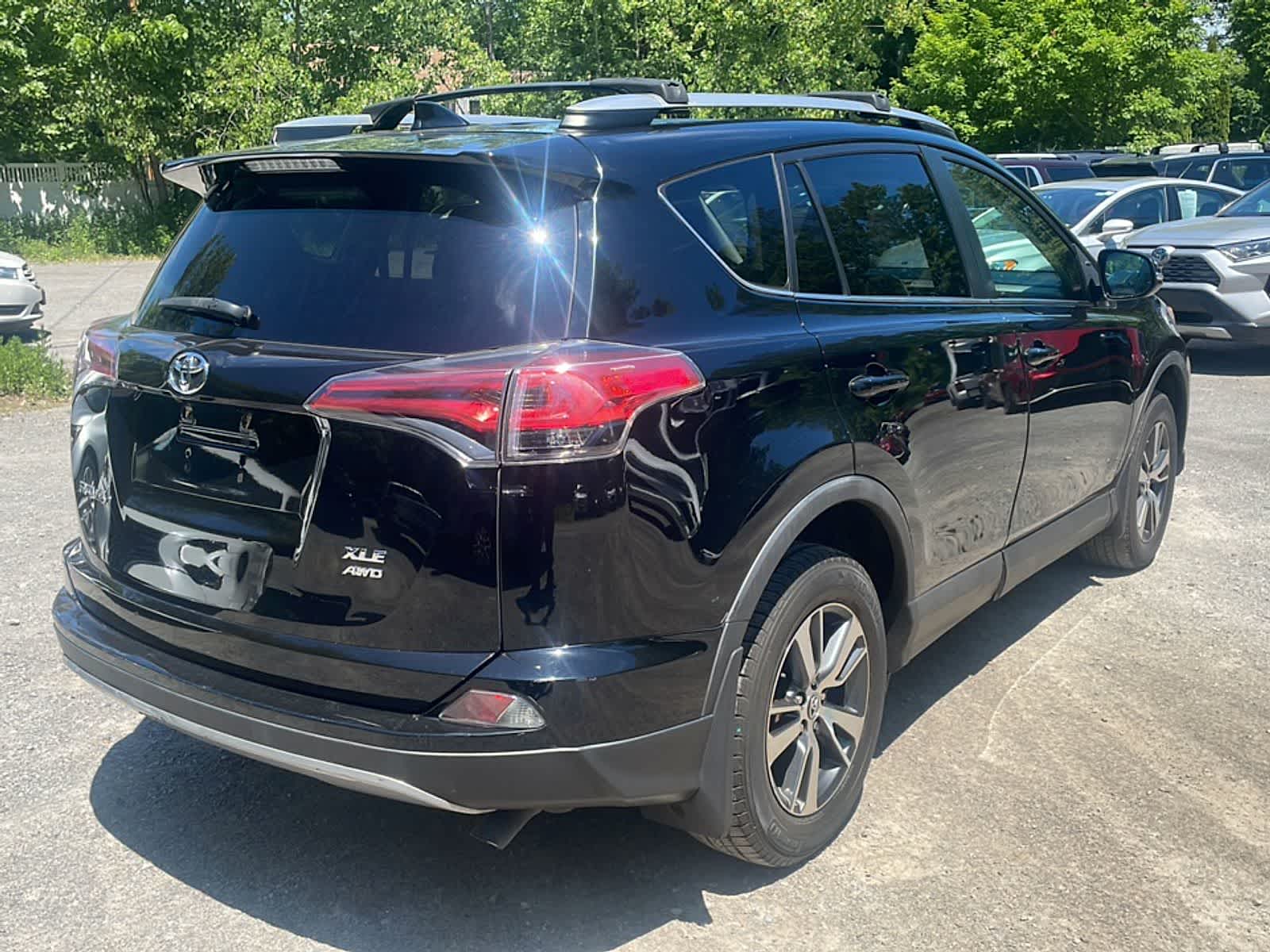 Thumbnail: 2018 Toyota RAV4 - 10