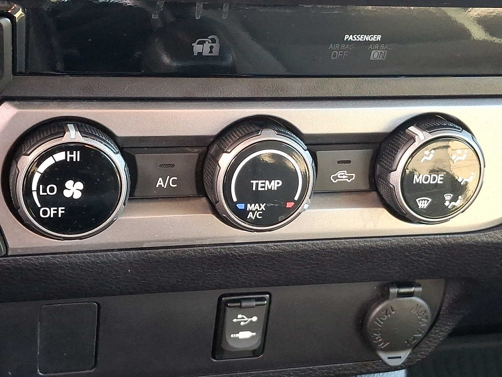 Thumbnail: 2017 Toyota Tacoma - 14