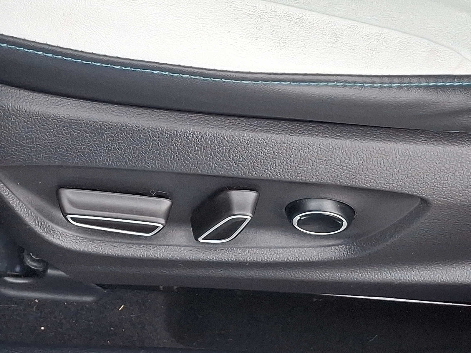 Thumbnail: 2017 Toyota Prius Prime - 28