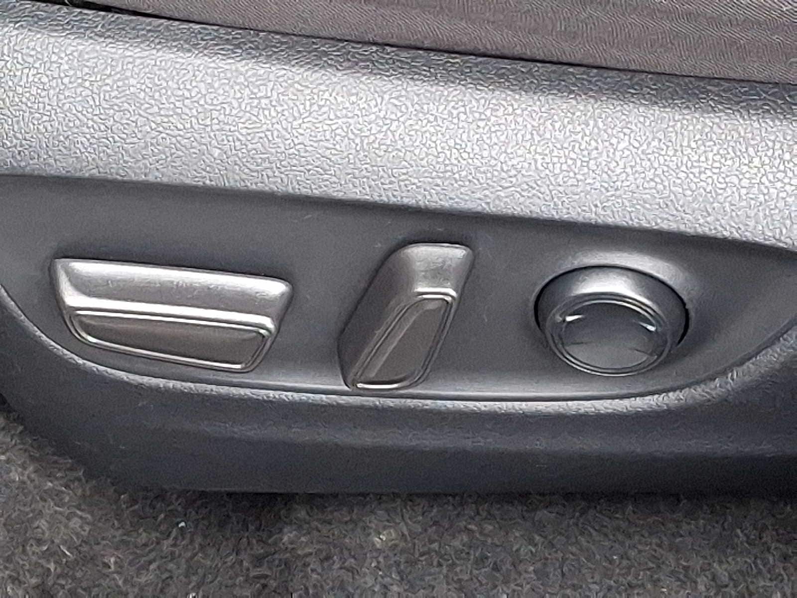 Thumbnail: 2021 Toyota RAV4 - 28